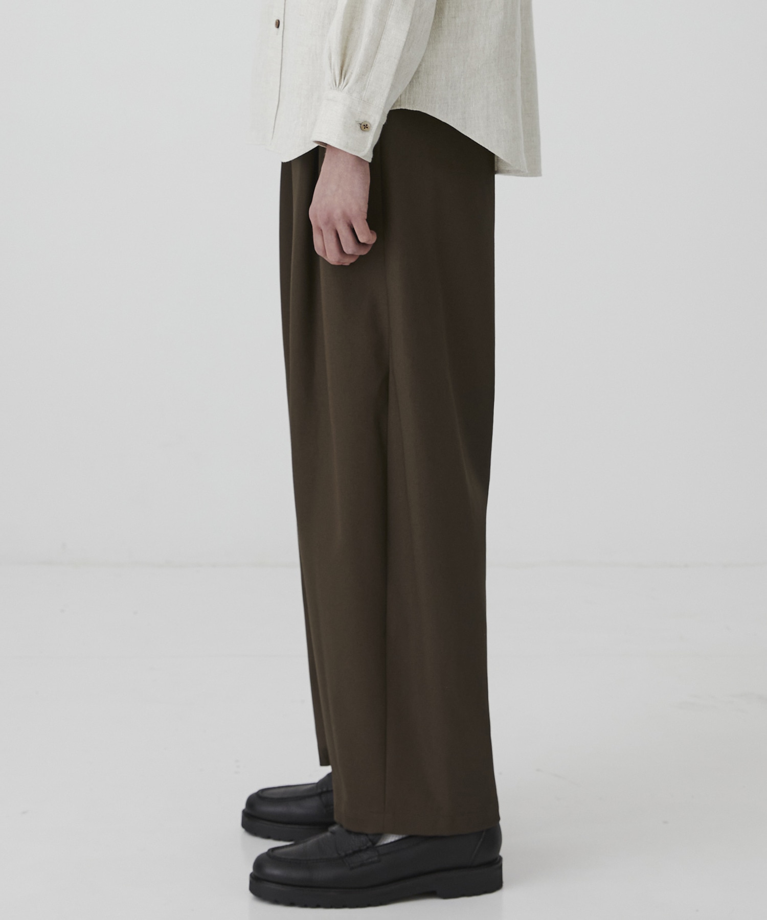 〈再入荷なし〉ハイツイスト バレルチノパンツ