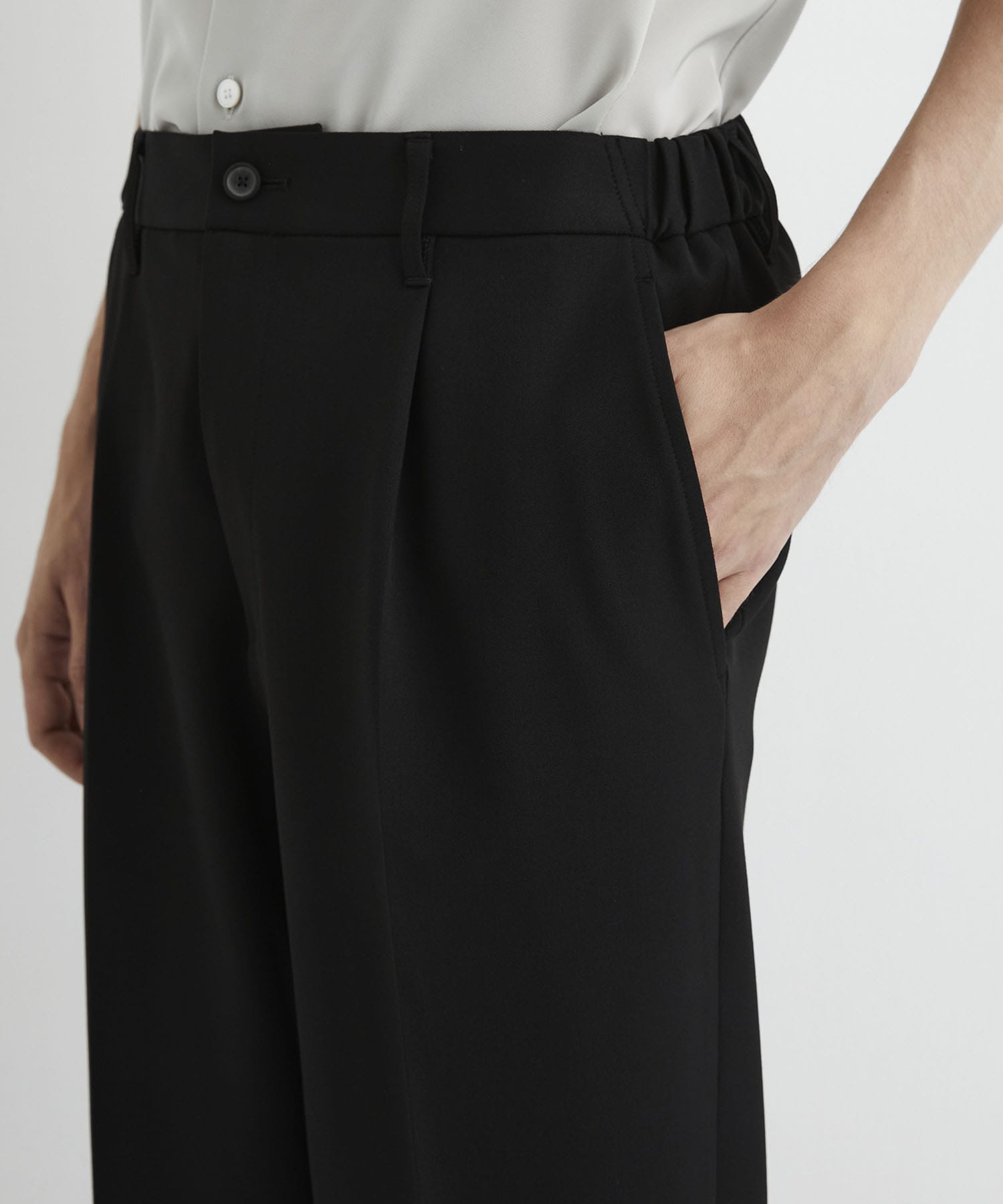 アウトラスト キープクリース 1タック ストレートパンツ(1 DARK GREY