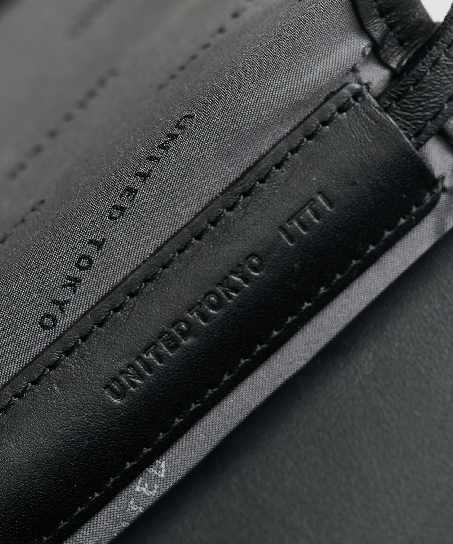 ×ITTI LEATHER WIDE POUCH
