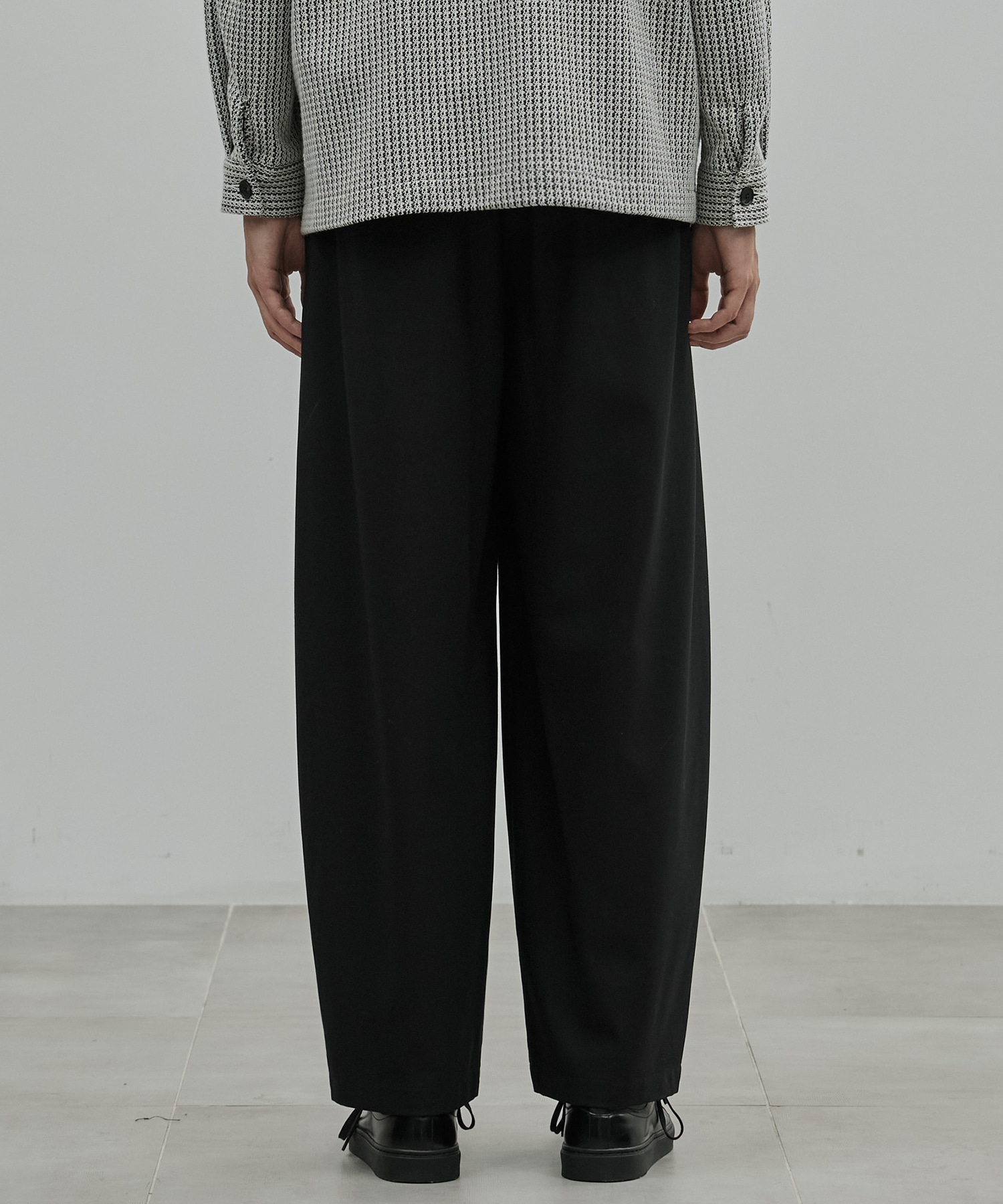 ハイツイスト バレルチノパンツ