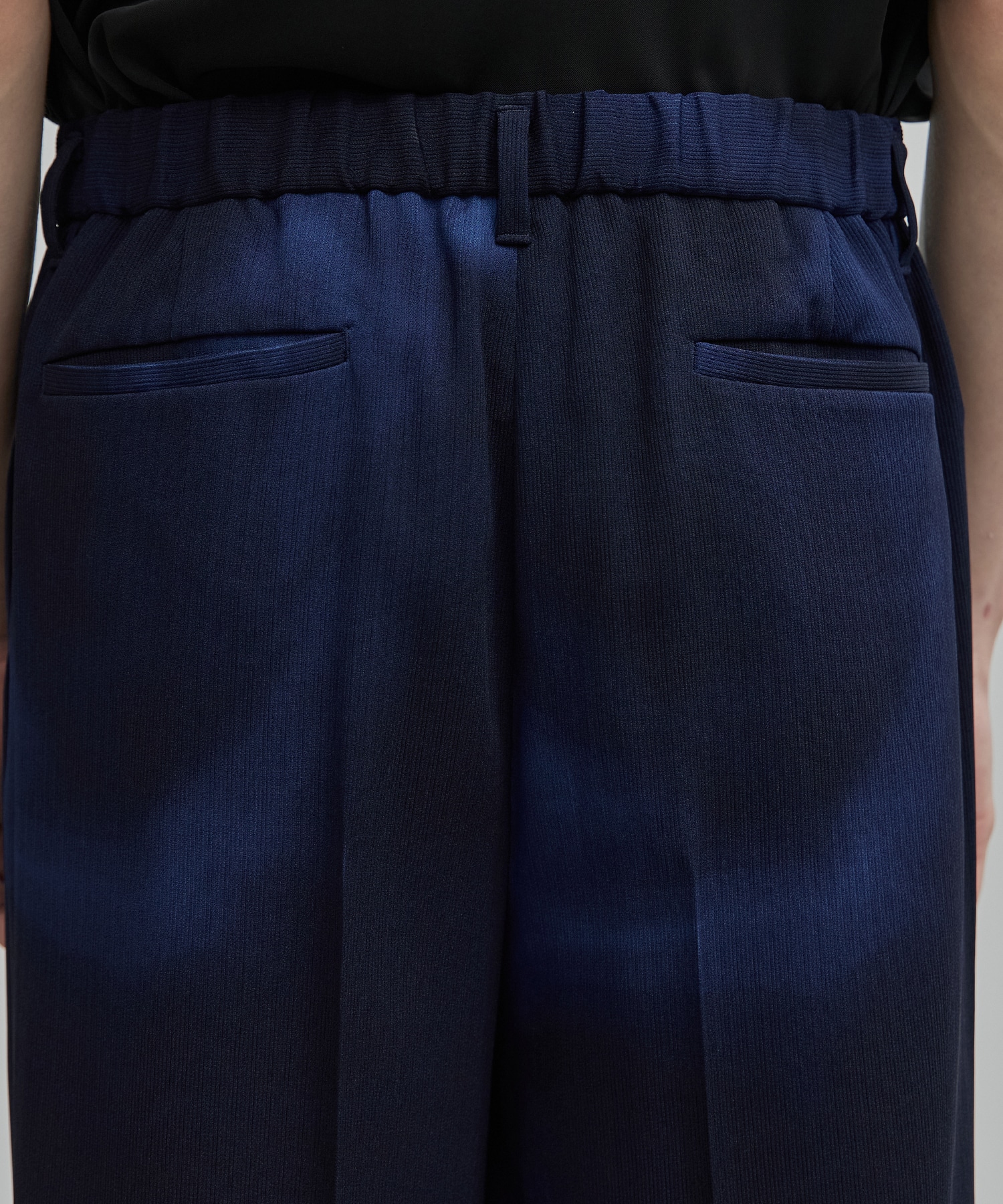 〈新発売〉COLD DRY GRADATION PLEATS 2タックイージーパンツ