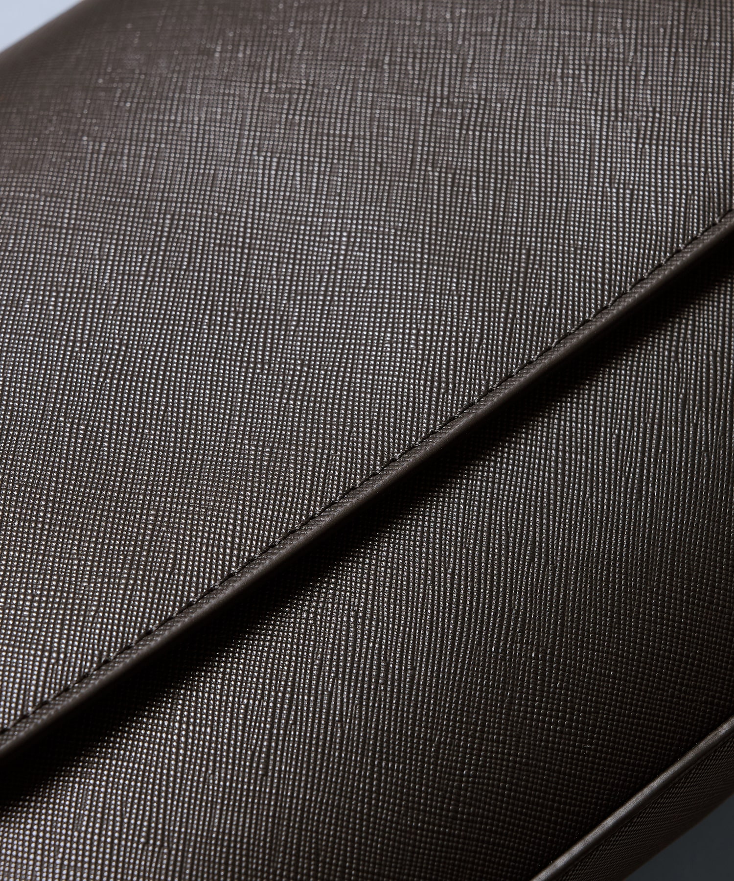 〈新色｜限定11着〉Saffiano Leather Shoulder Bag