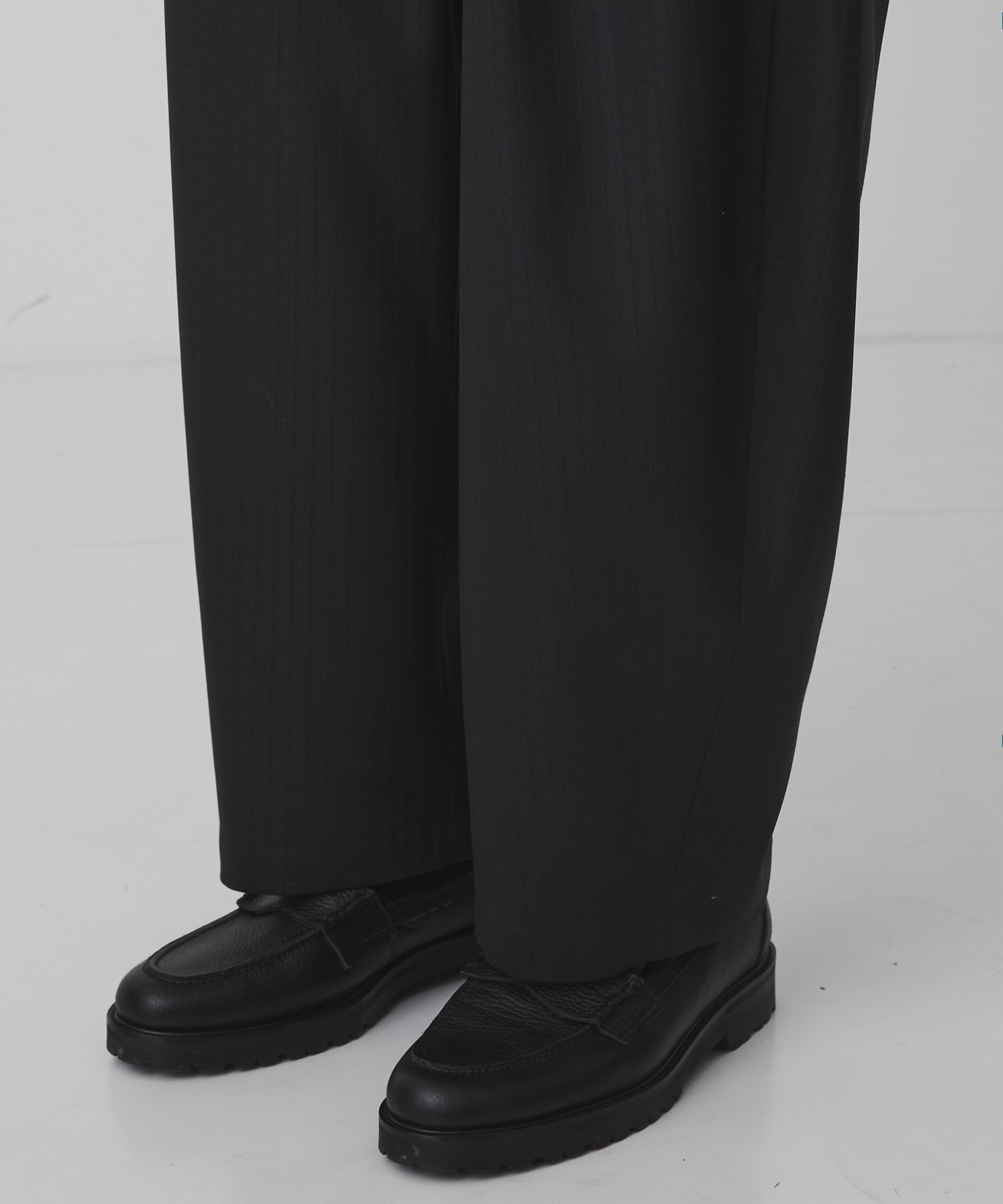 〈2026SS〉RWS CHUBUT WOOL バルーンスラックス