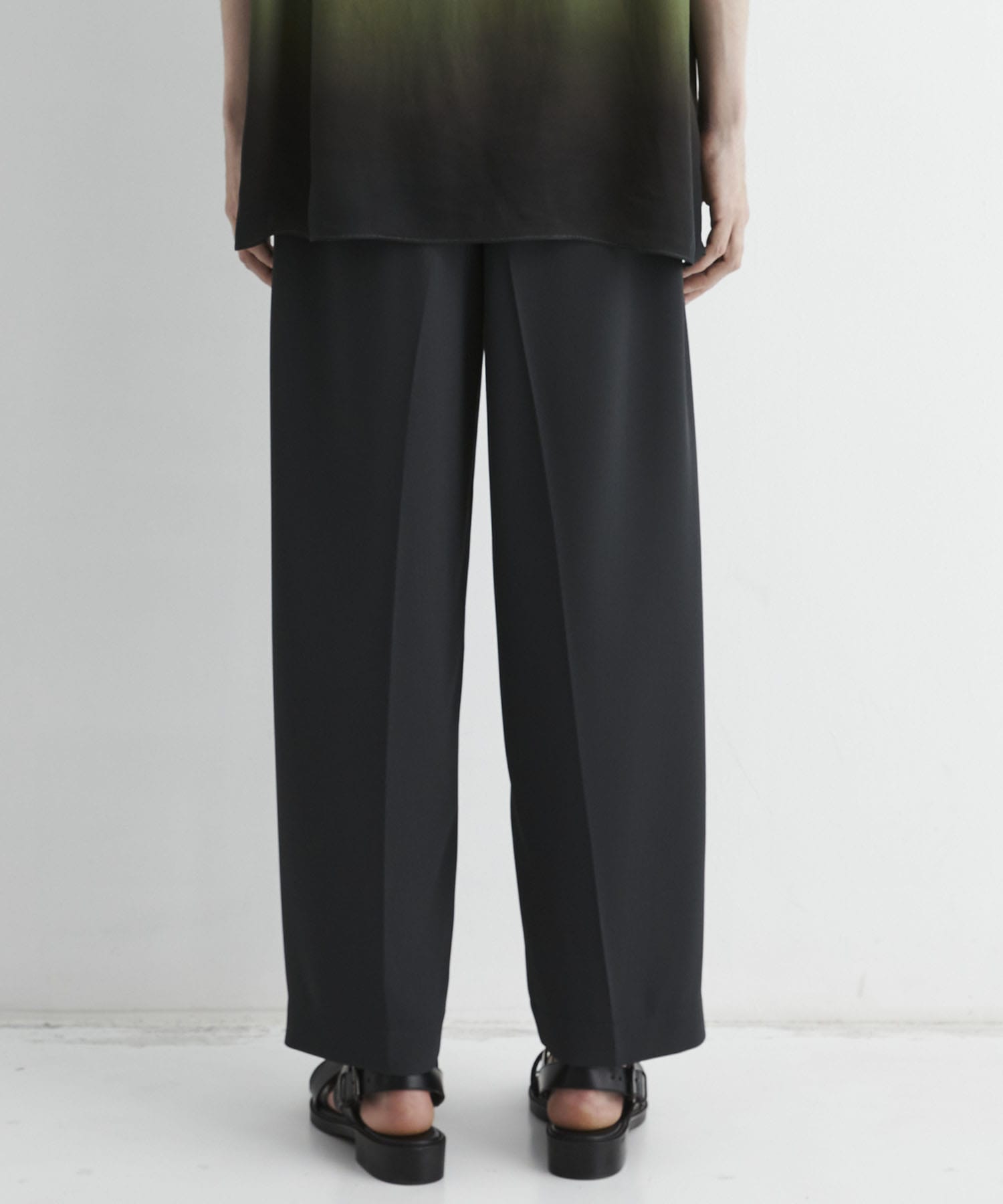 COLD DRY PLEATS シームレスイージーパンツ
