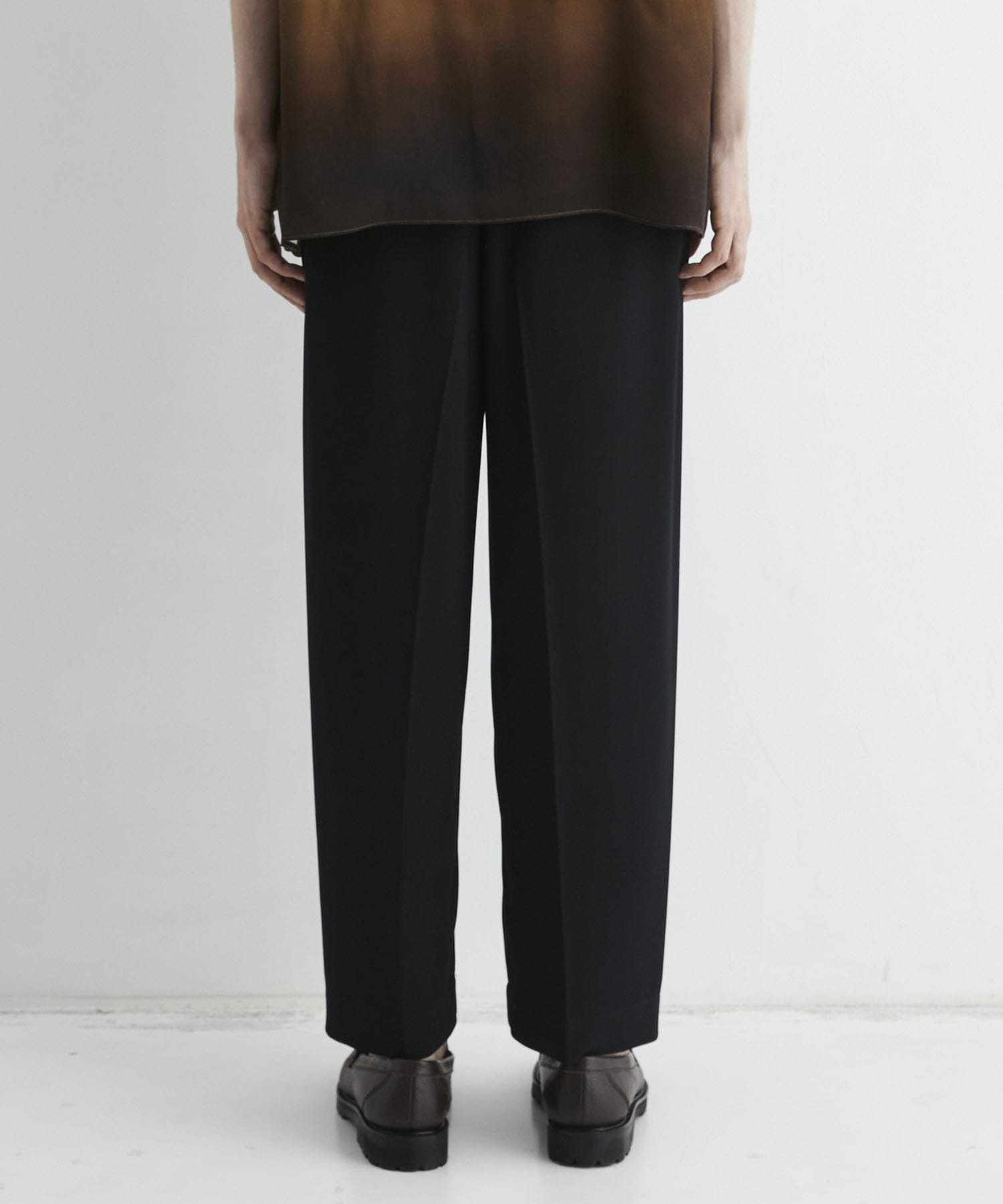 COLD DRY PLEATS シームレスイージーパンツ