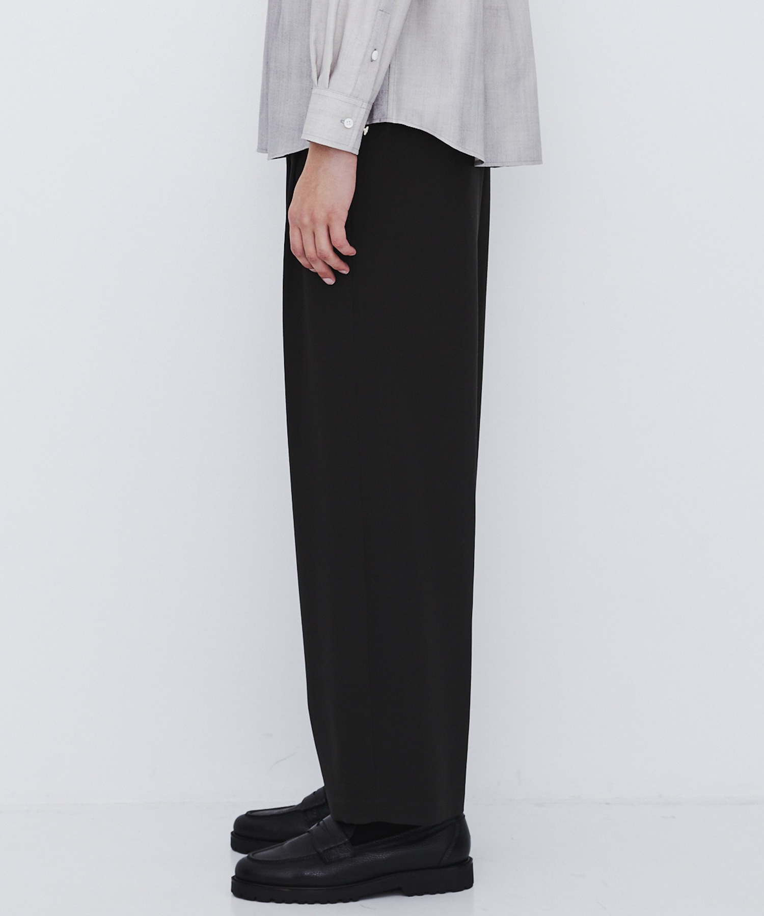 〈WEB先行販売〉超撥水 WOOL GABARDINE 2タックバレルパンツ