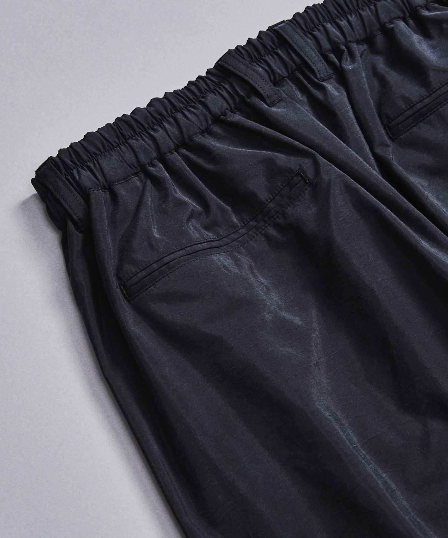 〈数量限定｜サイズ2：残り1点〉SILK NYLON EASY PANTS