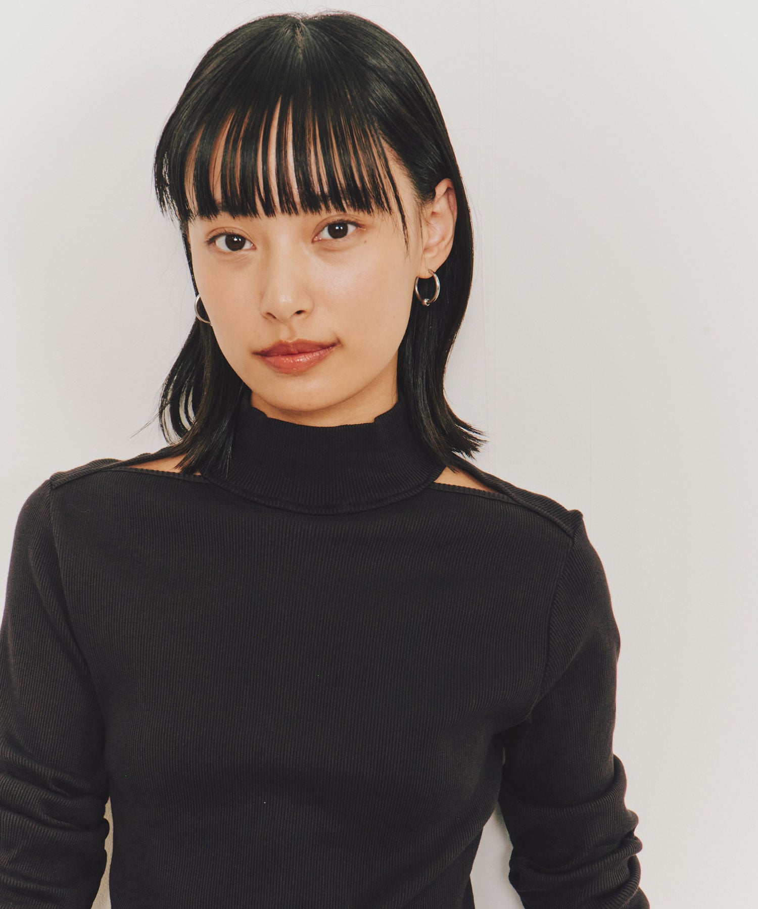 〈残りわずか〉ソフトタッチスリットネックトップス