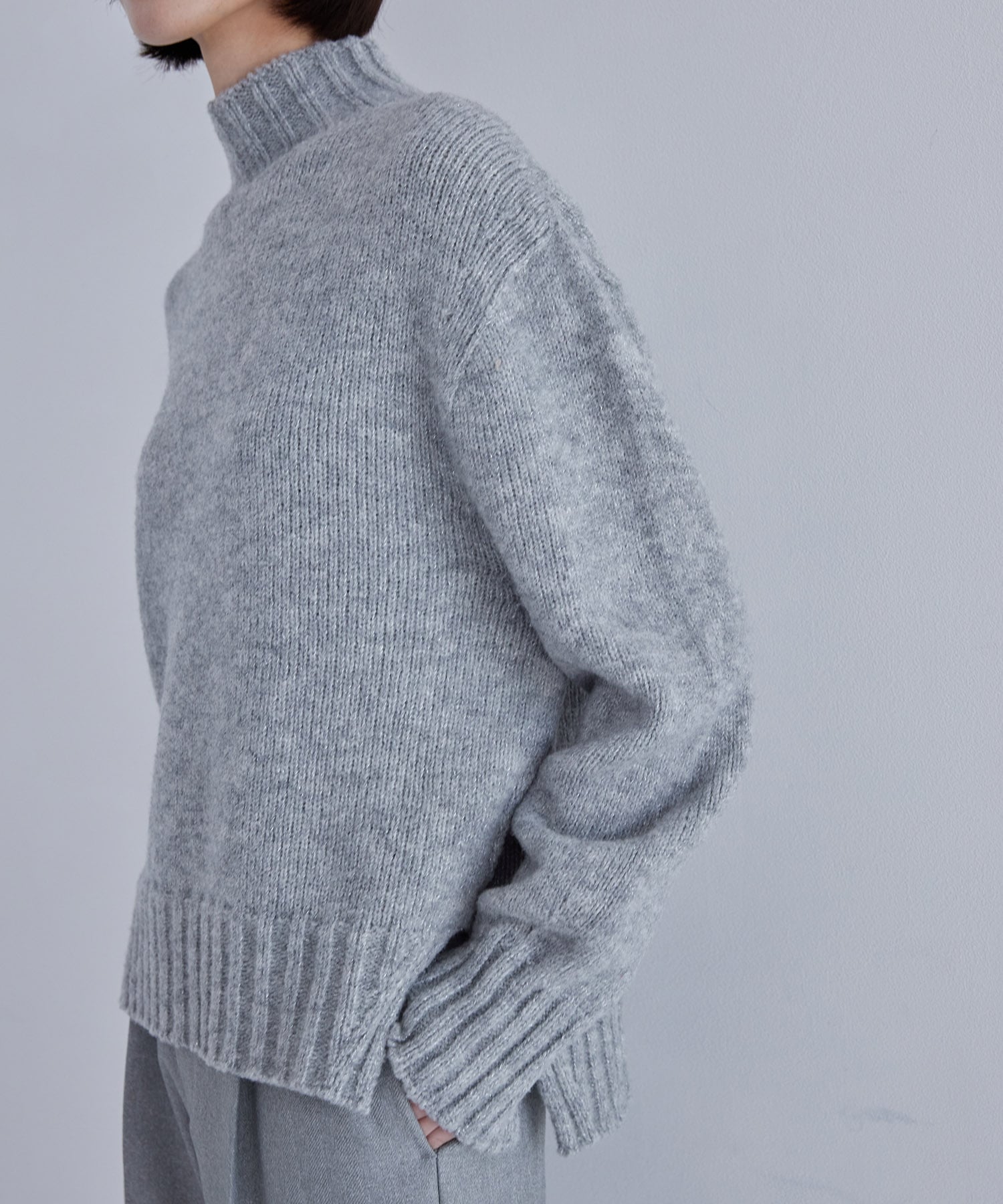 ループヤーンラメコンビタートルニット