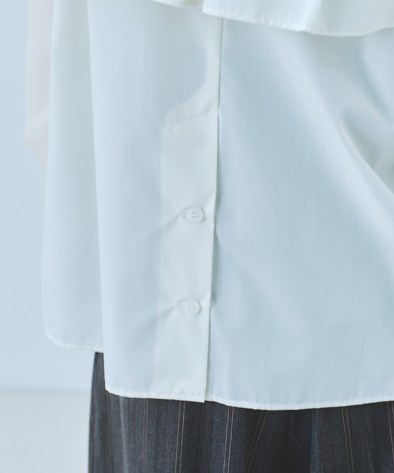 アシメ袖チュールブラウス