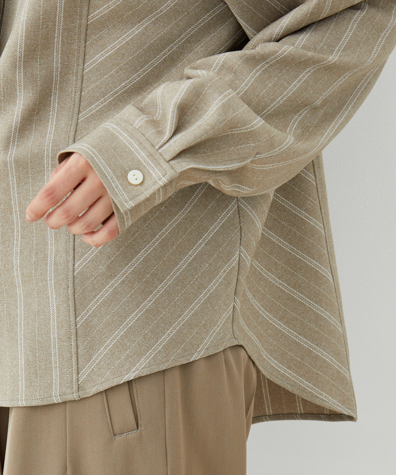 コーナーチップボウタイシャツ