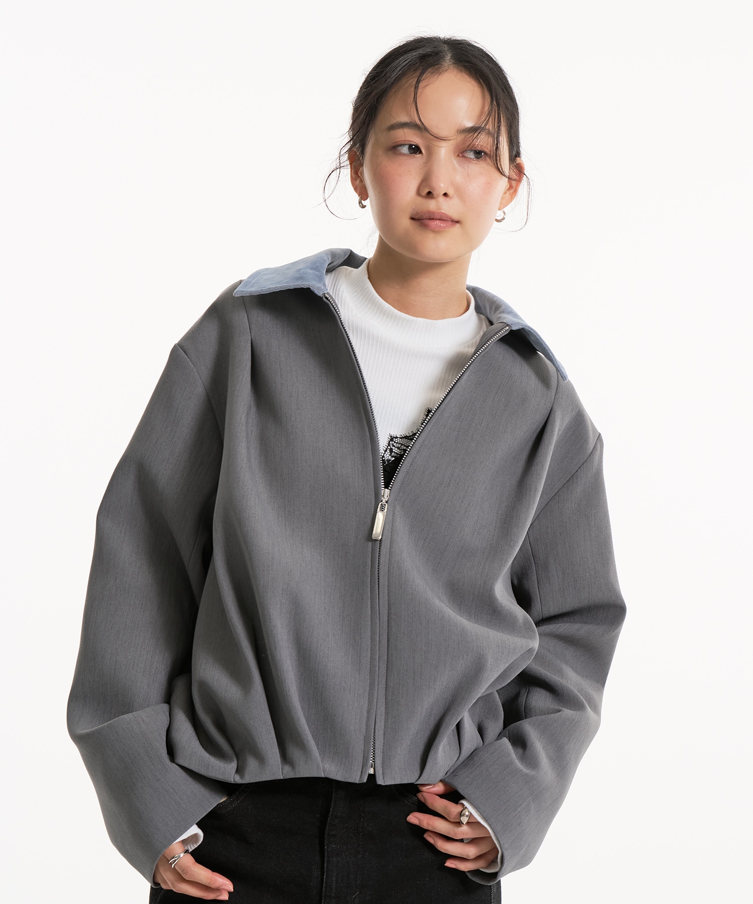 〈即完売につき予約25点追加〉【WEB限定カラー】バックベルトタックブルゾン