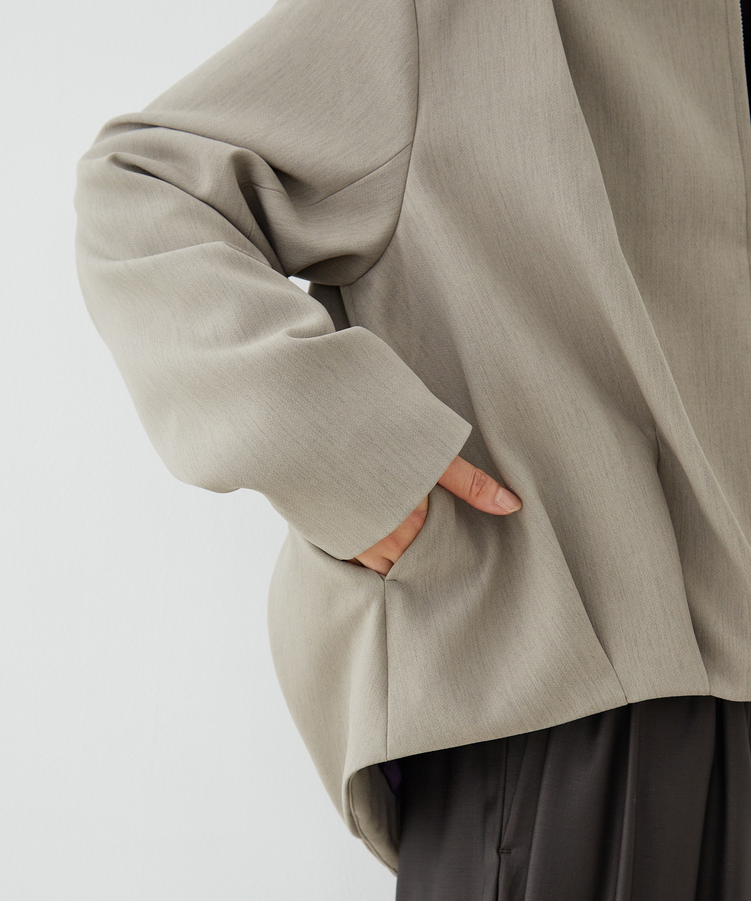 バックベルトタックブルゾン