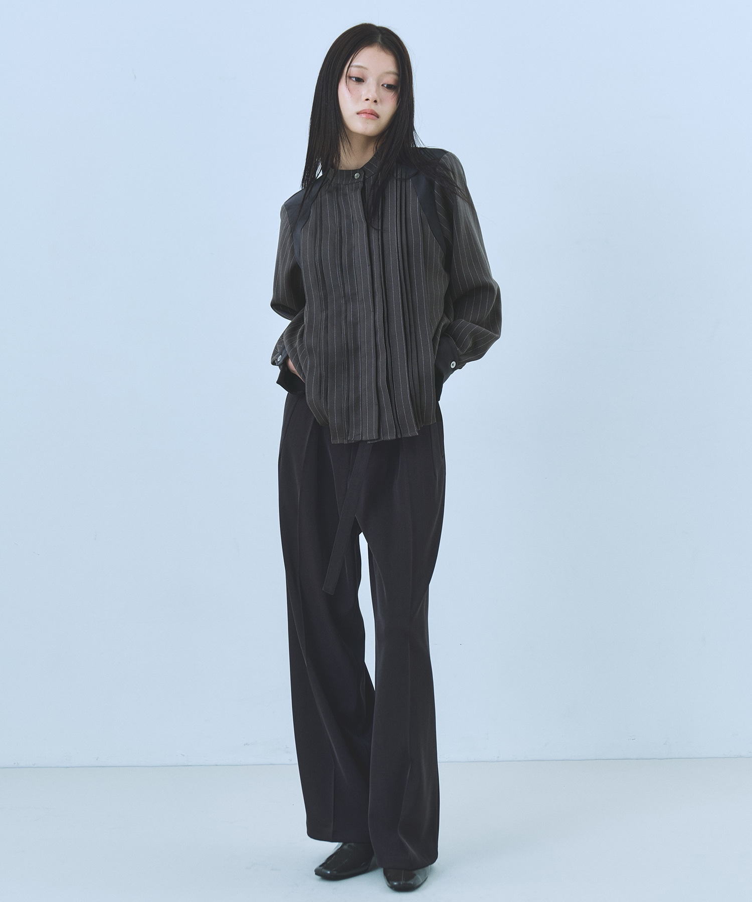 【WEB限定カラー】ピンタックバイカラーブラウス