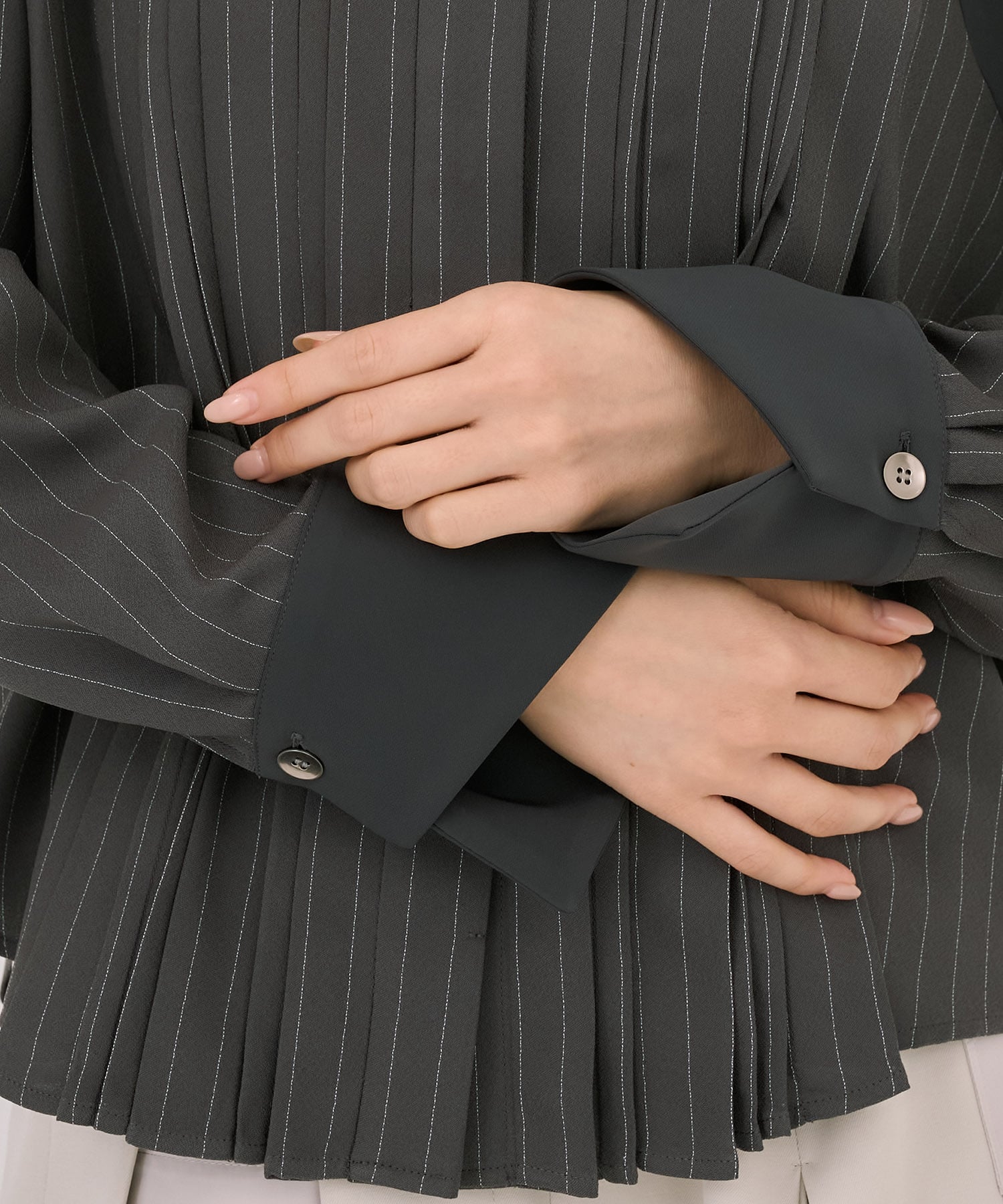 【WEB限定カラー】ピンタックバイカラーブラウス