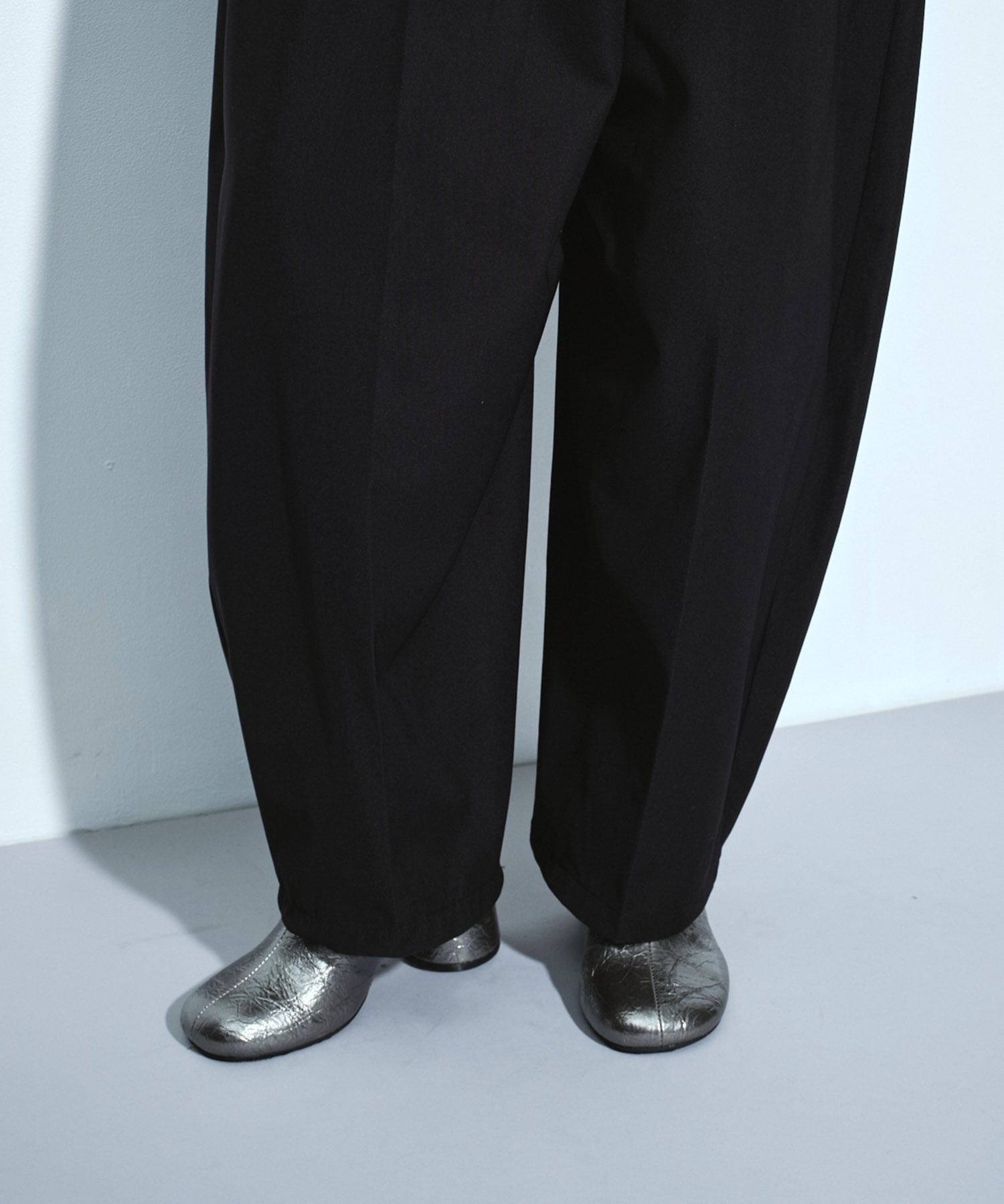 サスペンダーラップコクーンパンツ