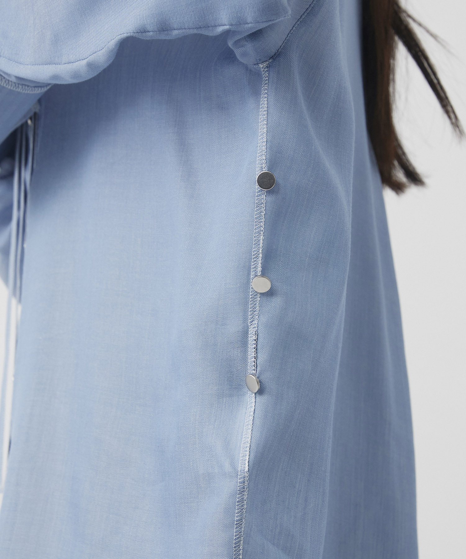 〈残りわずか〉シアーデニムトリムシャツ