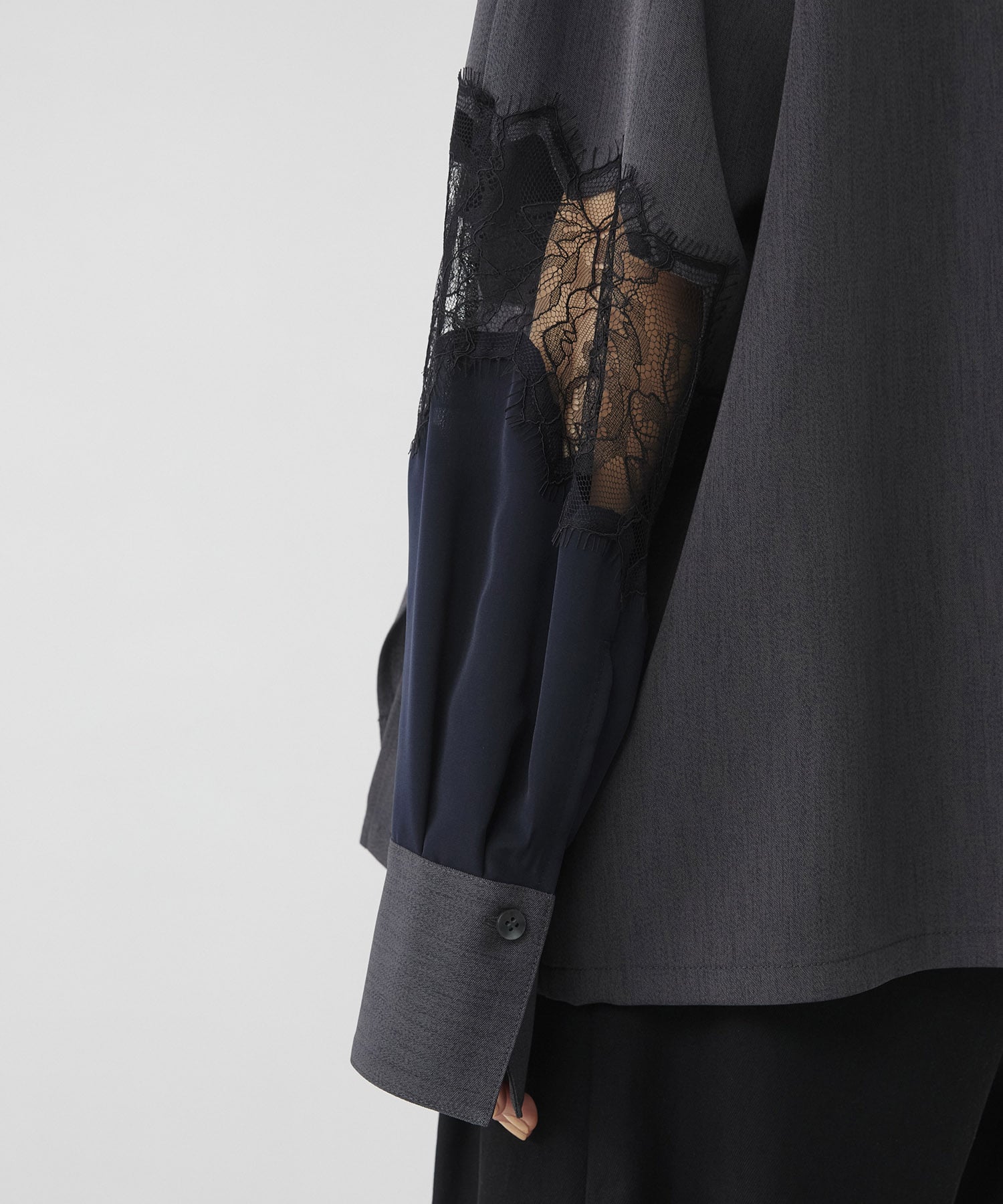 トーンカラーレースシャツ