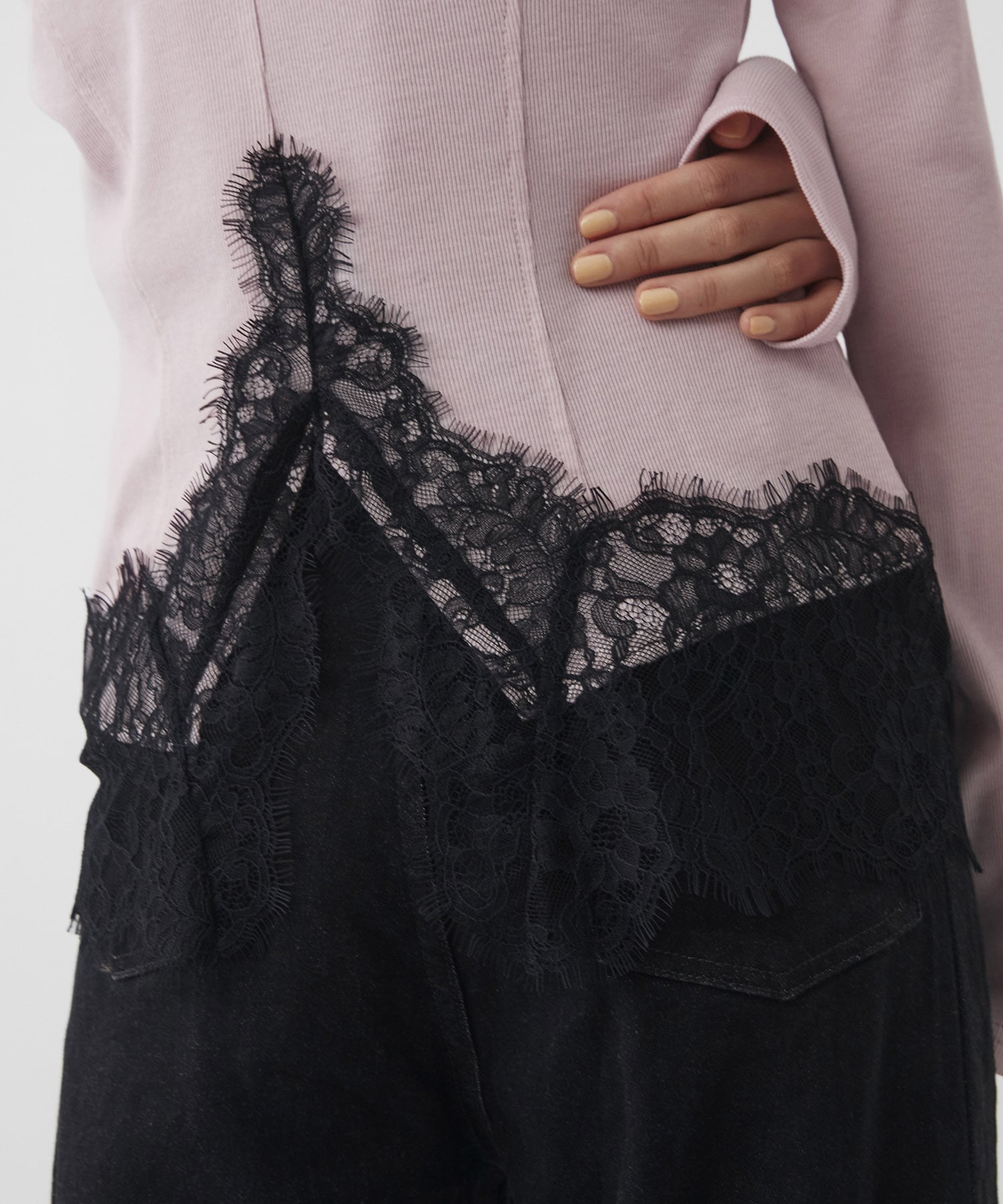 〈残りわずか〉レースヘムスリットカットプルオーバー