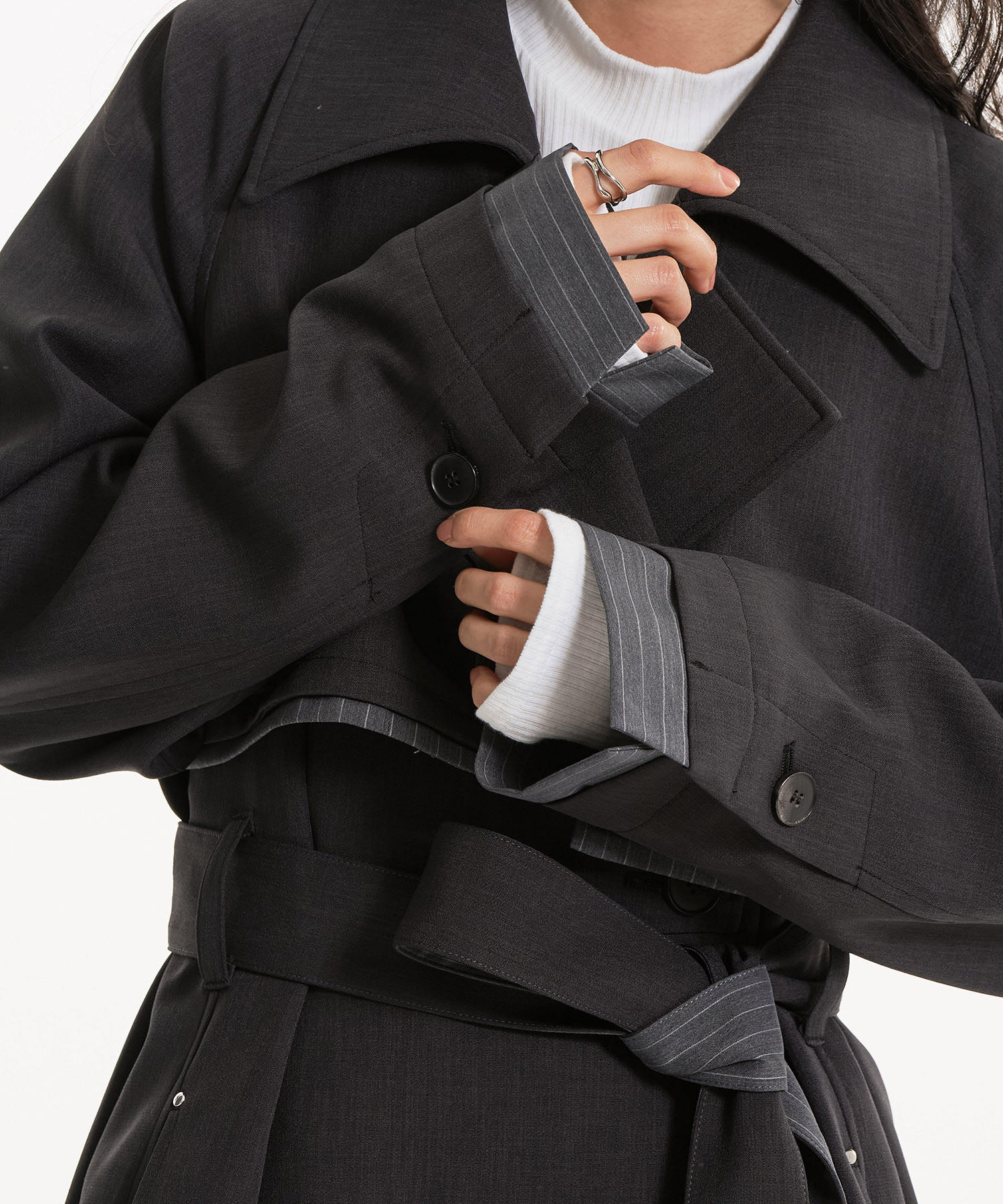 レイヤーディテールトレンチコート