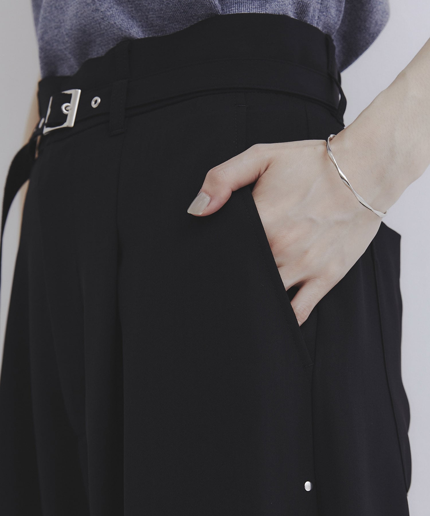 ニーカットドレープバレルパンツ