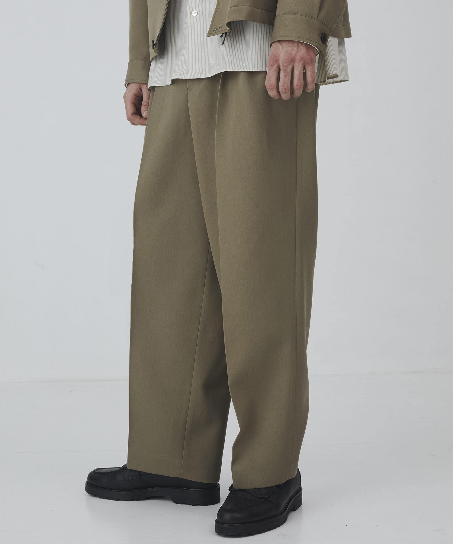 〈2026SS｜数量限定〉MAX GABARDINE 3タックストレートパンツ