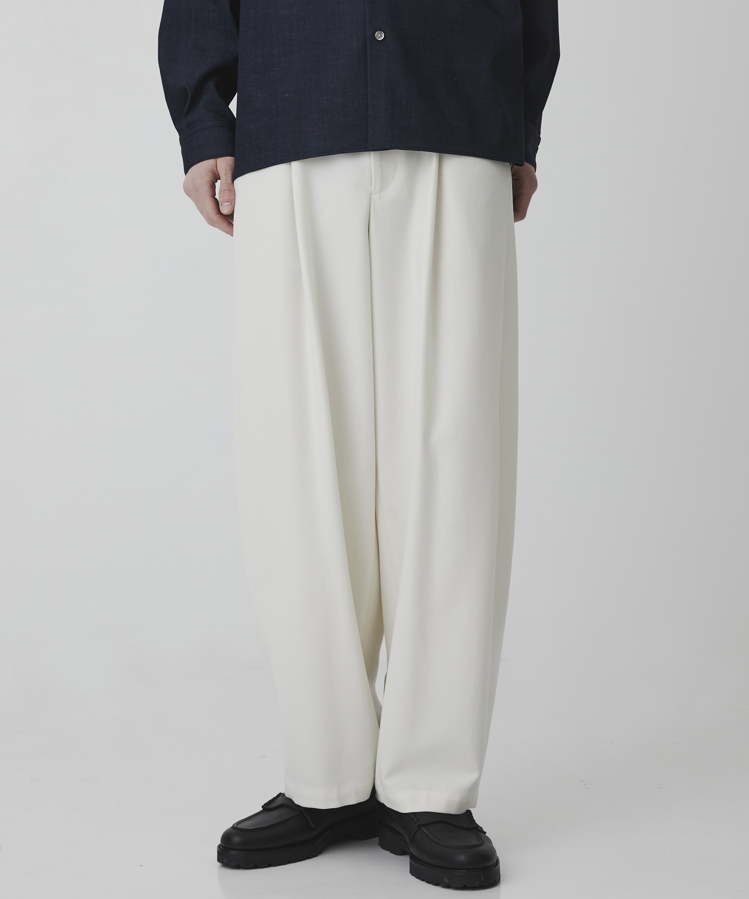 ハイツイスト バレルチノパンツ