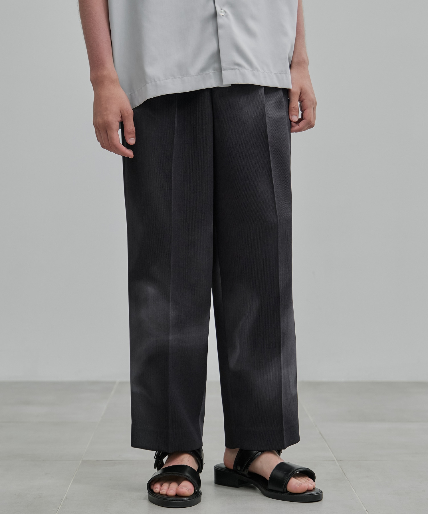 〈新発売〉COLD DRY GRADATION PLEATS 2タックイージーパンツ