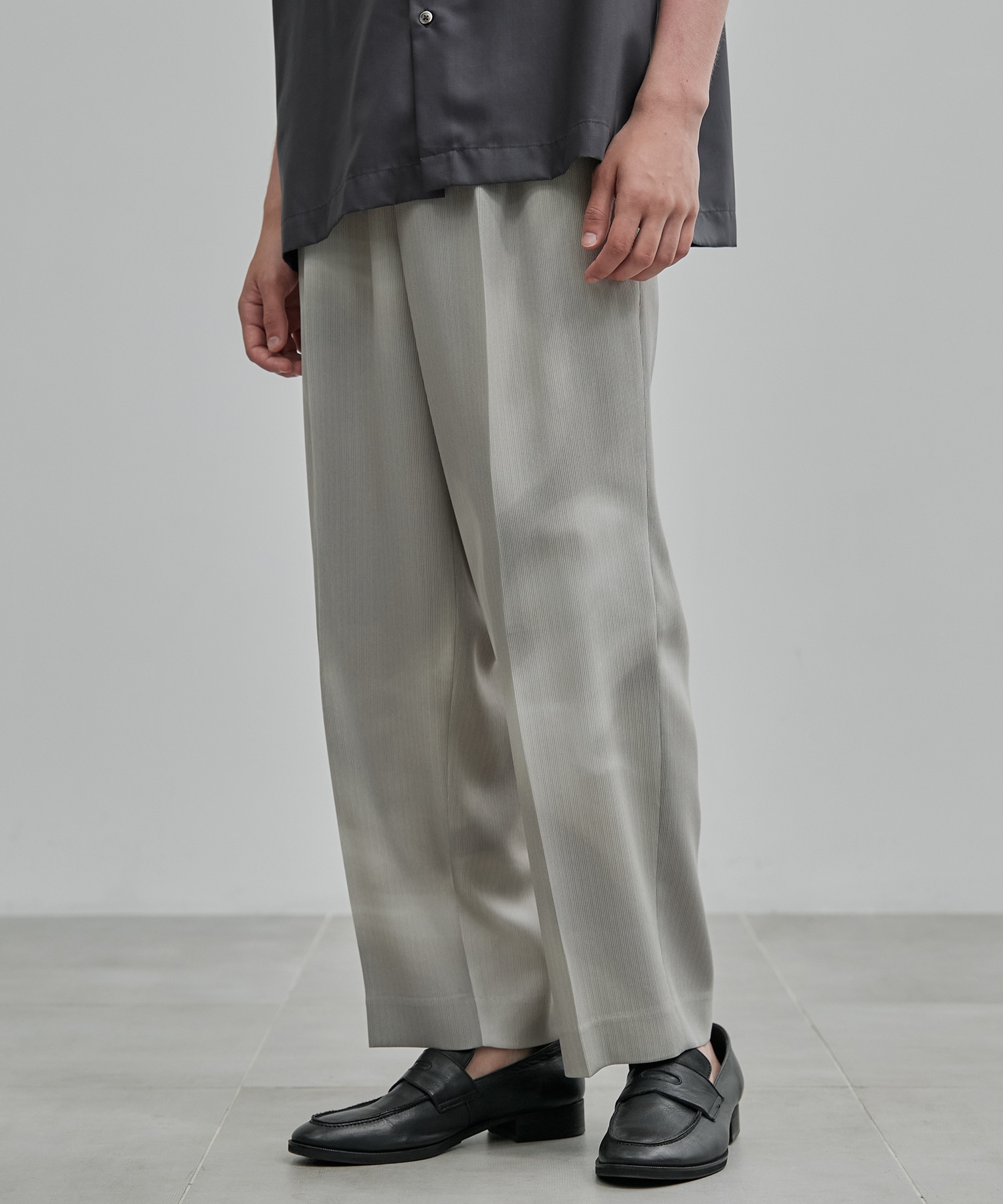 〈新発売〉COLD DRY GRADATION PLEATS 2タックイージーパンツ