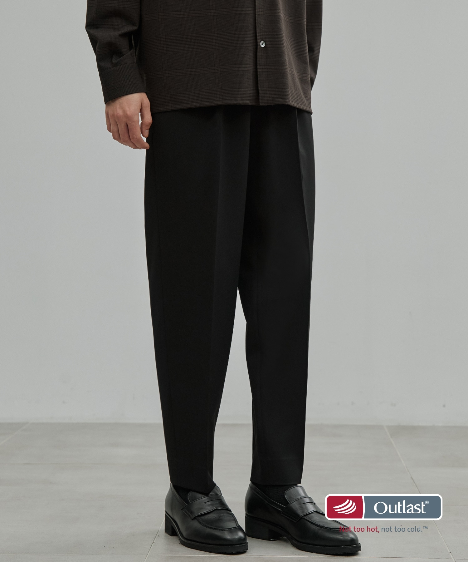 アウトラスト キープクリース 1タック ストレートパンツ