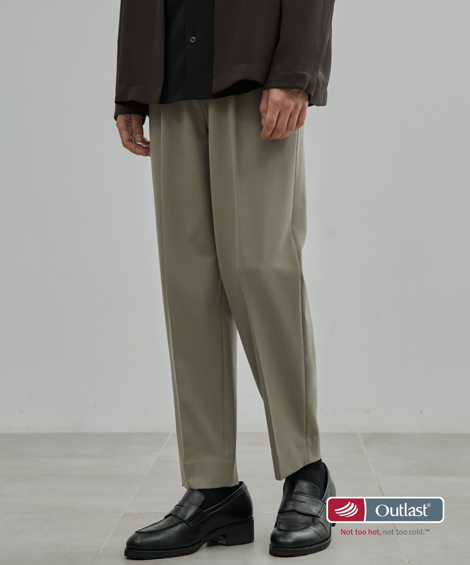 アウトラスト キープクリース 1タック ストレートパンツ