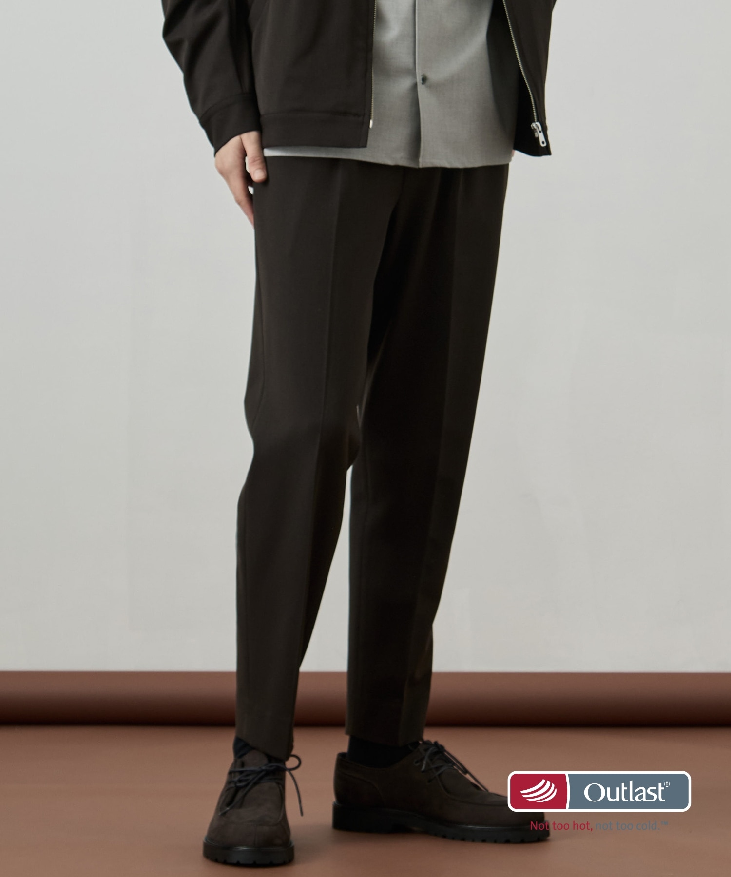 〈新色〉アウトラスト キープクリース 1タック ストレートパンツ
