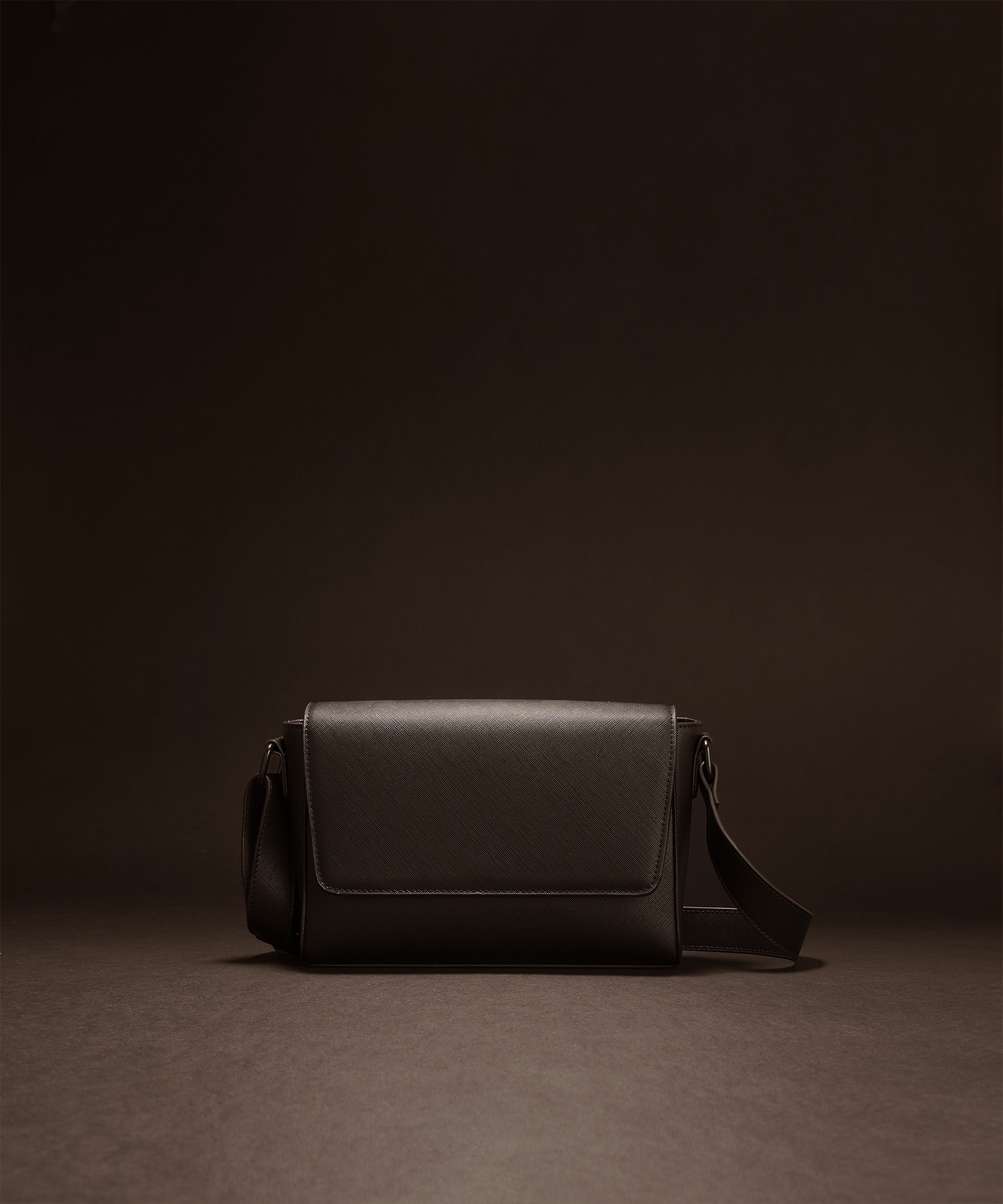 〈新色｜限定11着〉Saffiano Leather Shoulder Bag