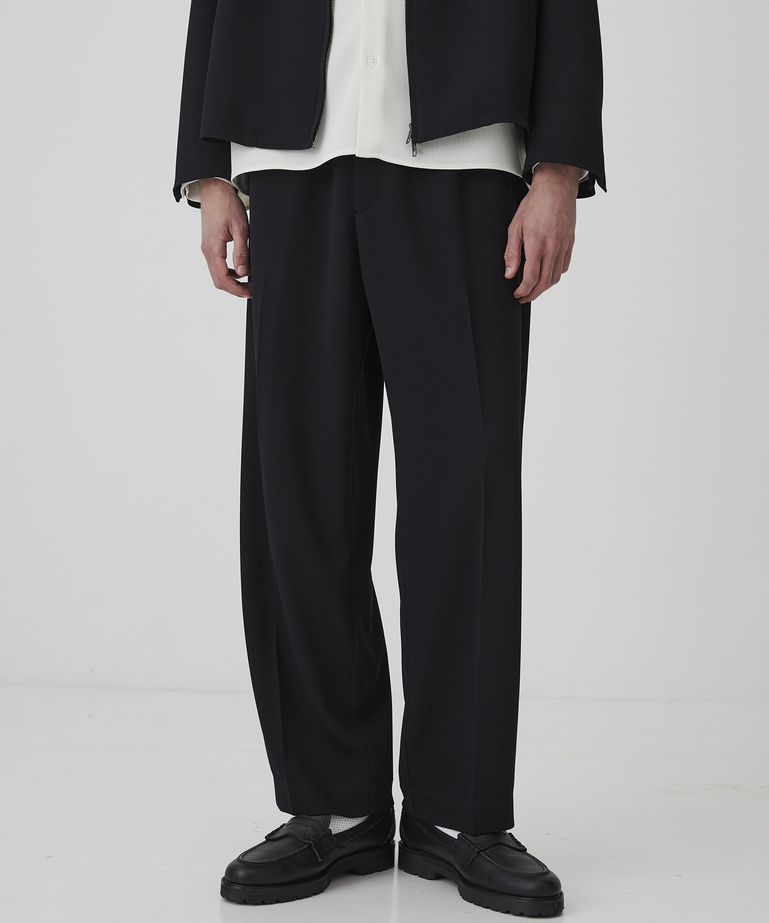 COLD DRY PLEATS シームレスイージーパンツ