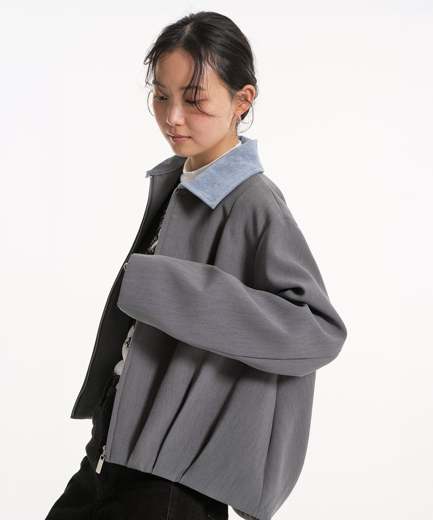 〈即完売につき予約25点追加〉【WEB限定カラー】バックベルトタックブルゾン