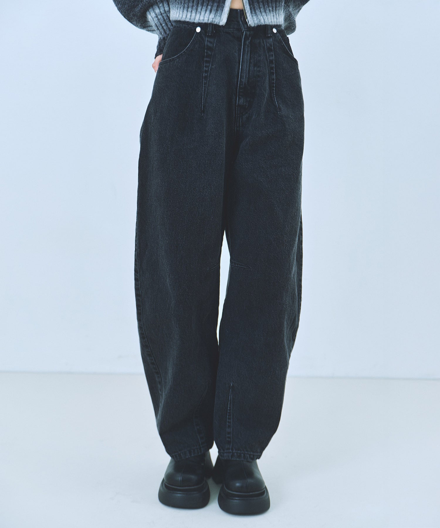 コクーンデニムパンツ