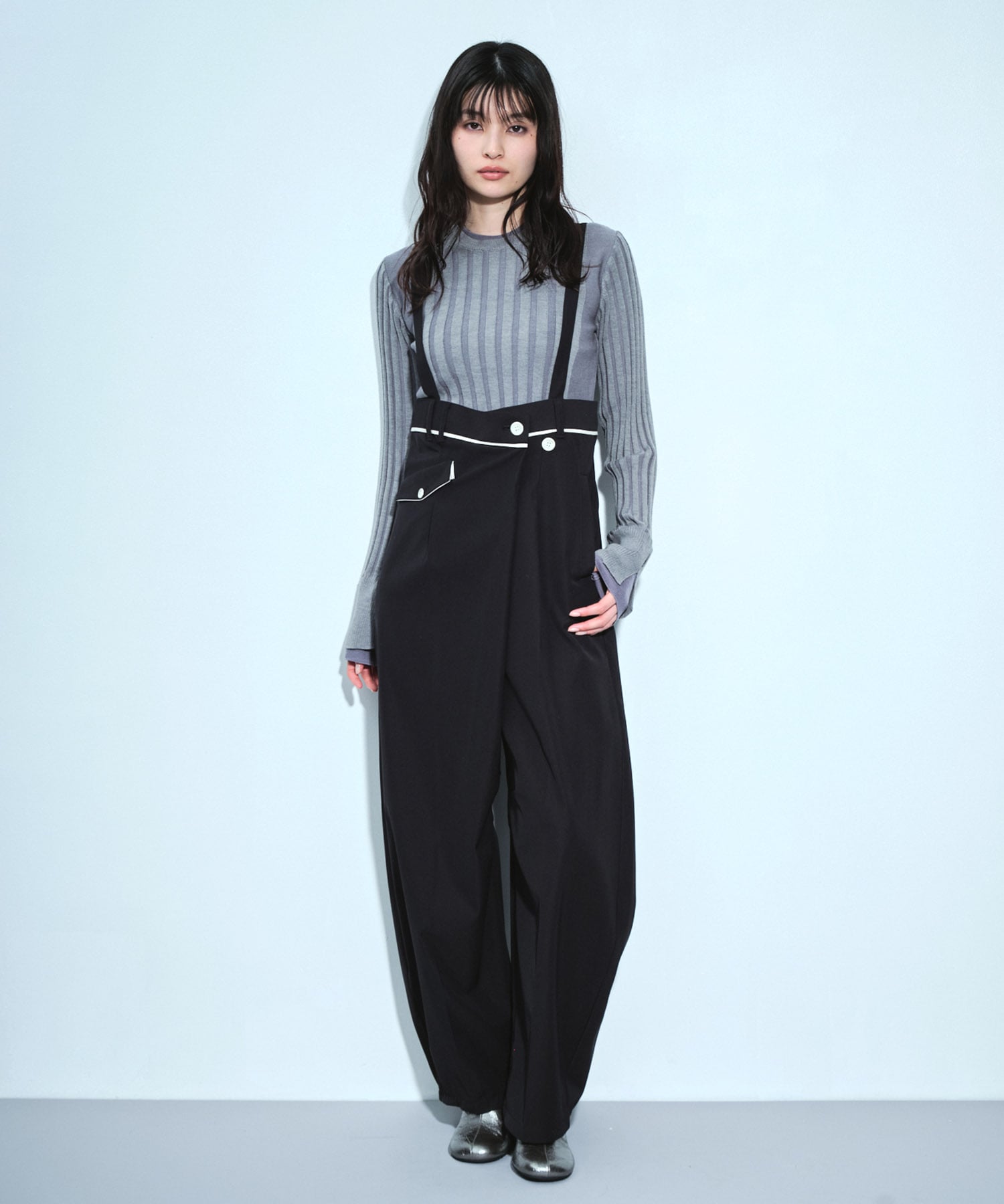 サスペンダーラップコクーンパンツ