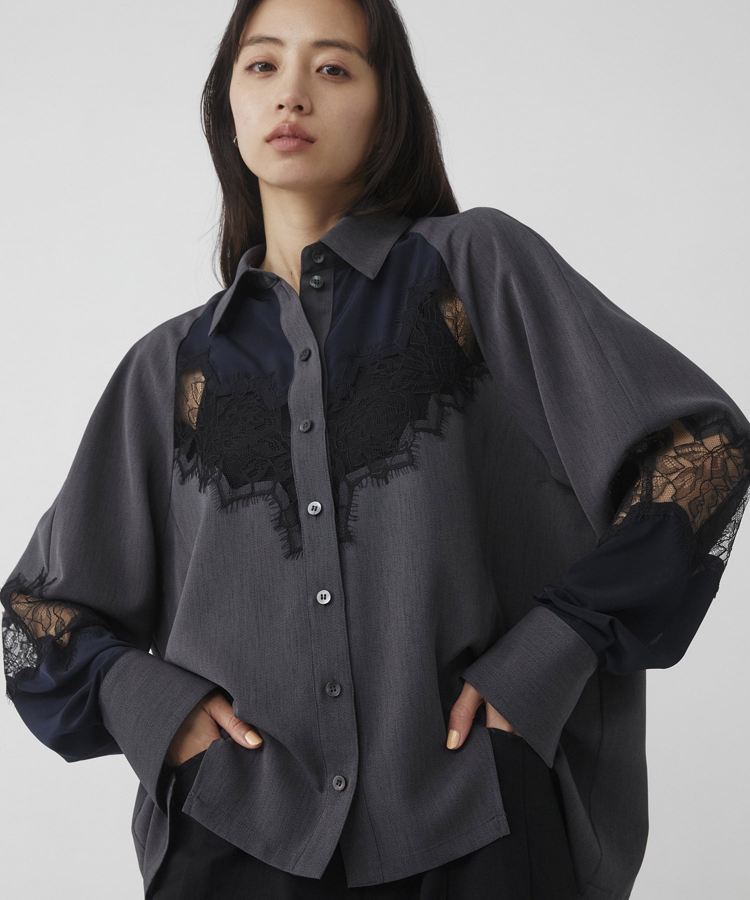 トーンカラーレースシャツ