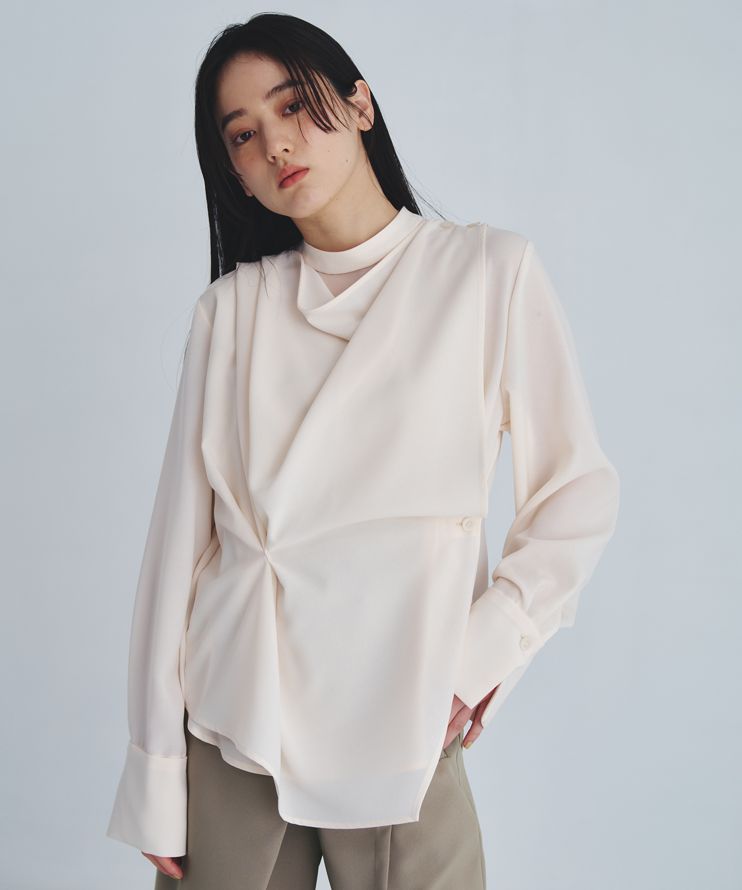タックドレープシェイプブラウス