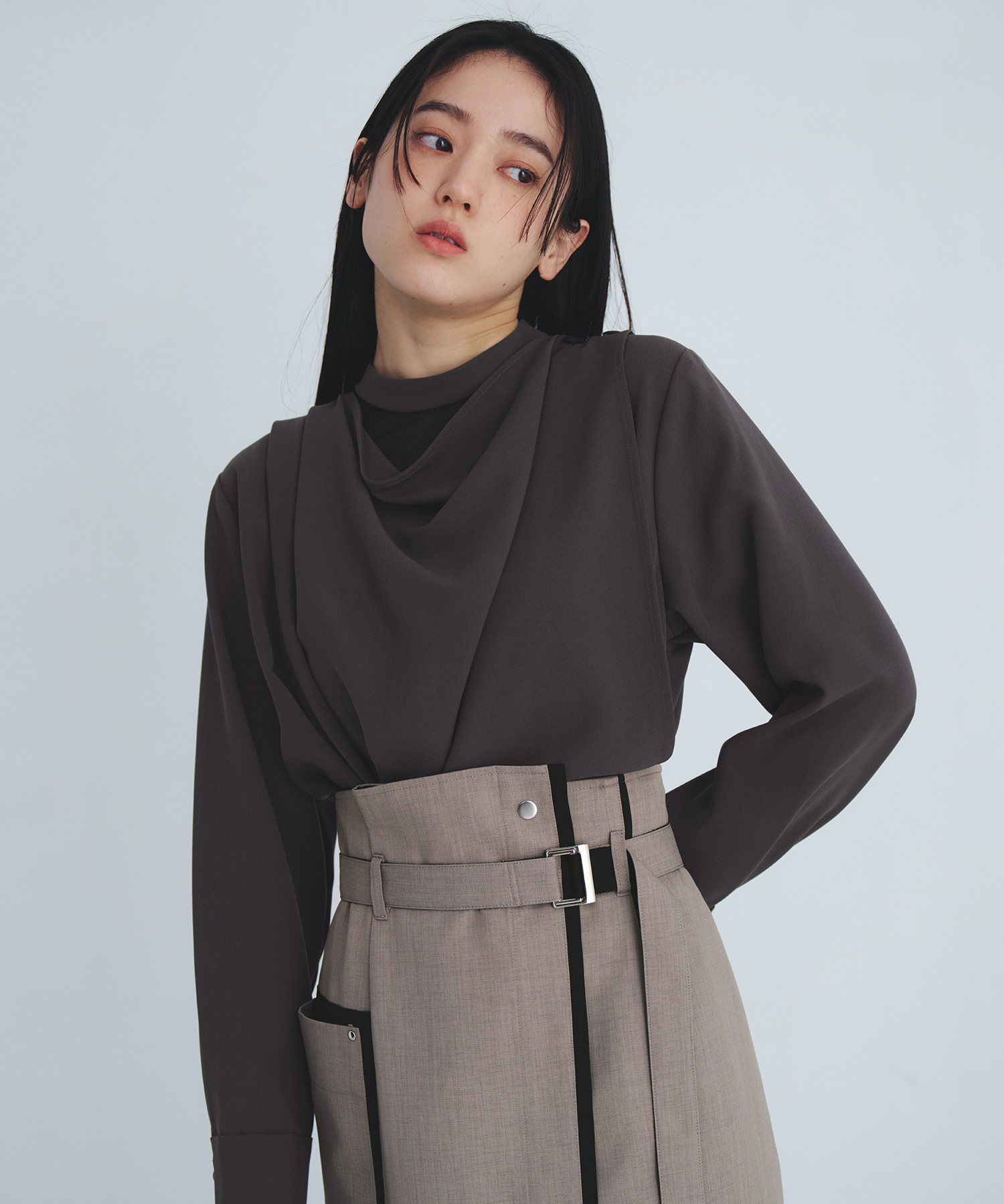 タックドレープシェイプブラウス