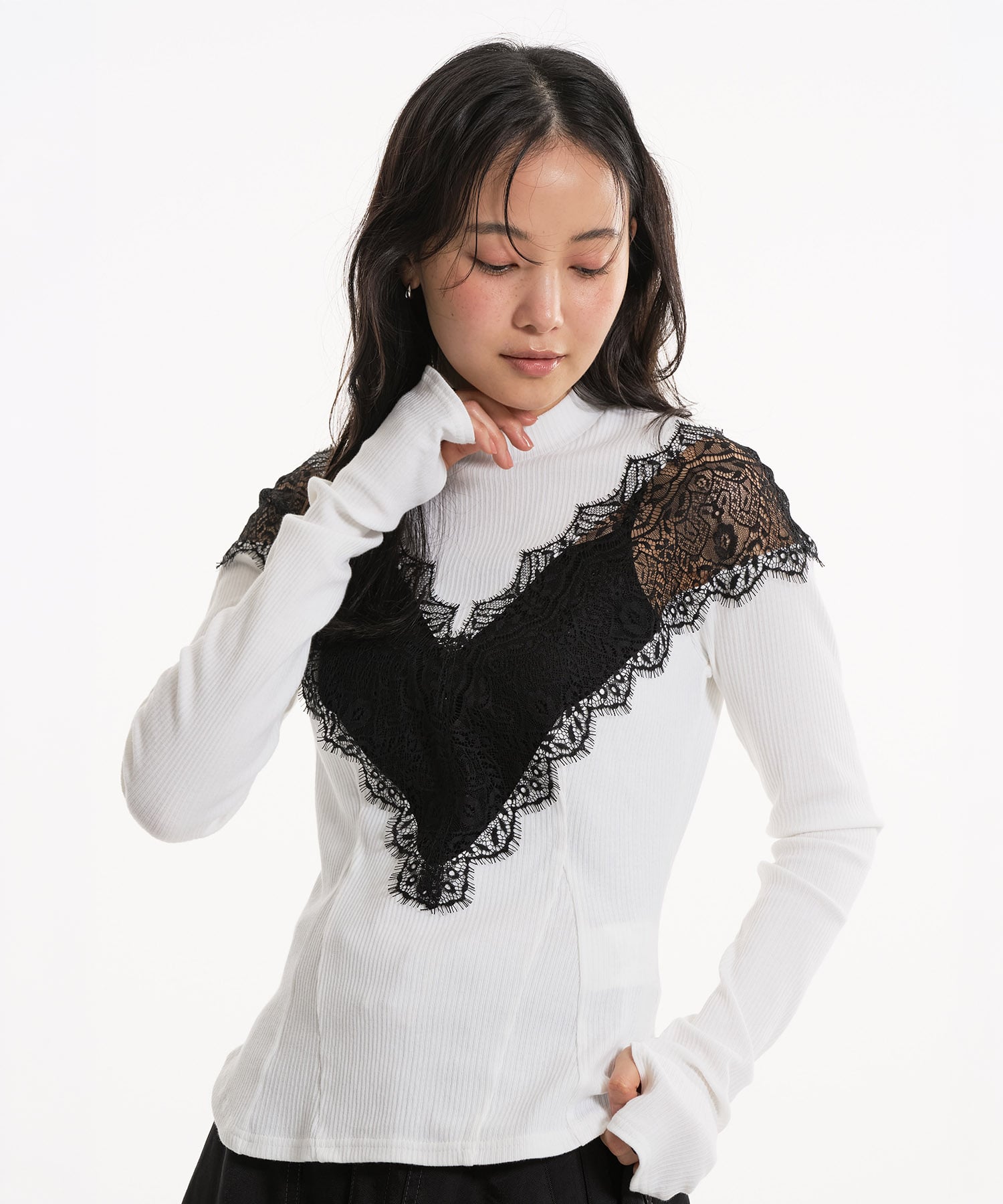 Vネックレースプルオーバー