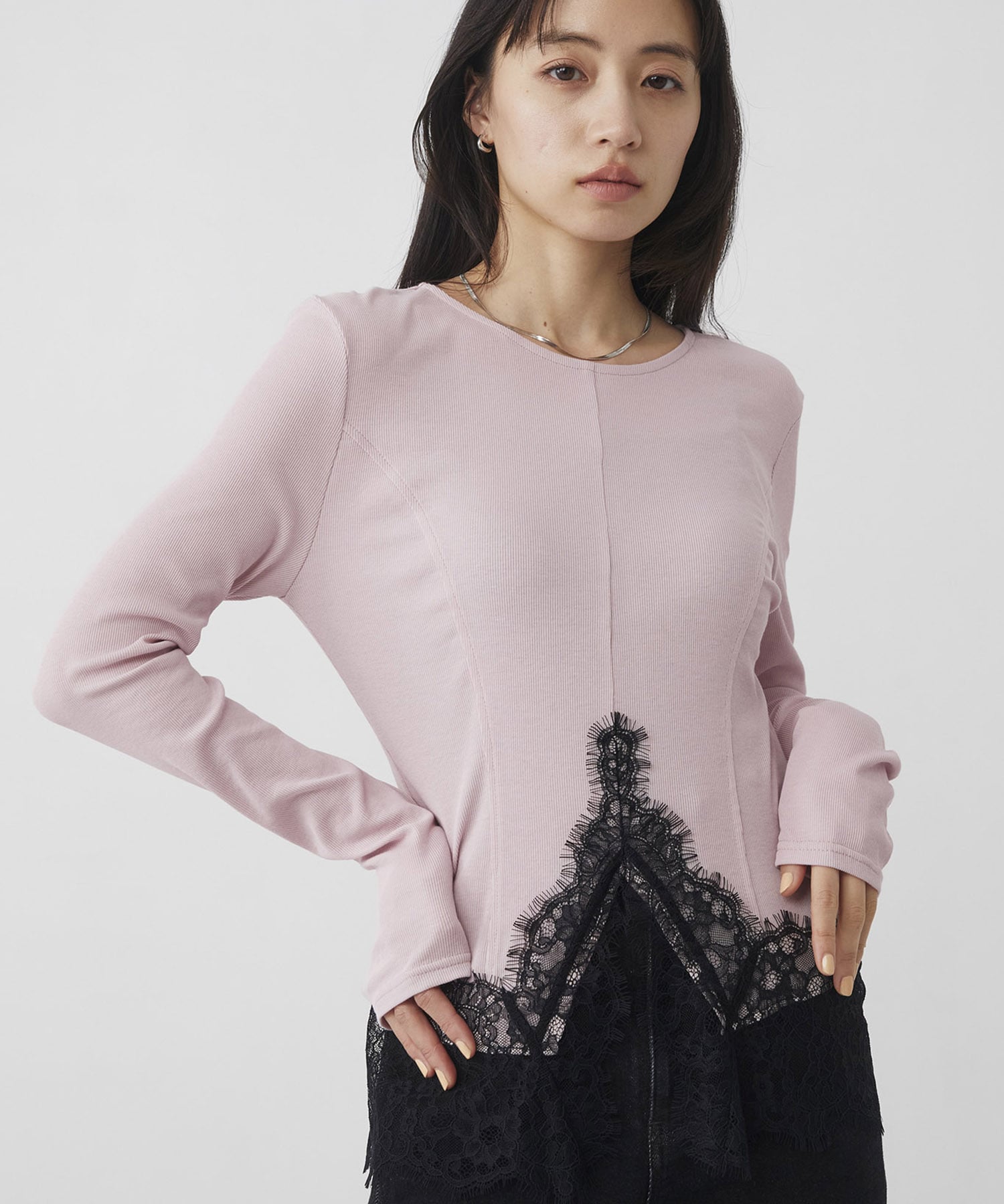 〈残りわずか〉レースヘムスリットカットプルオーバー