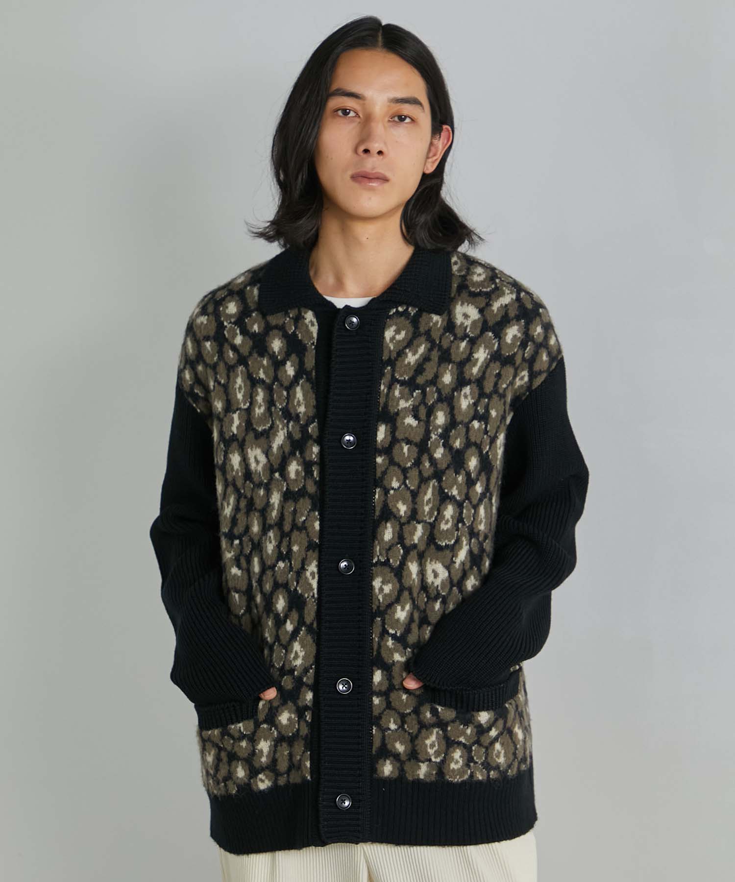 〈残りわずか〉ブラッシュレオパードパターンニットシャツ