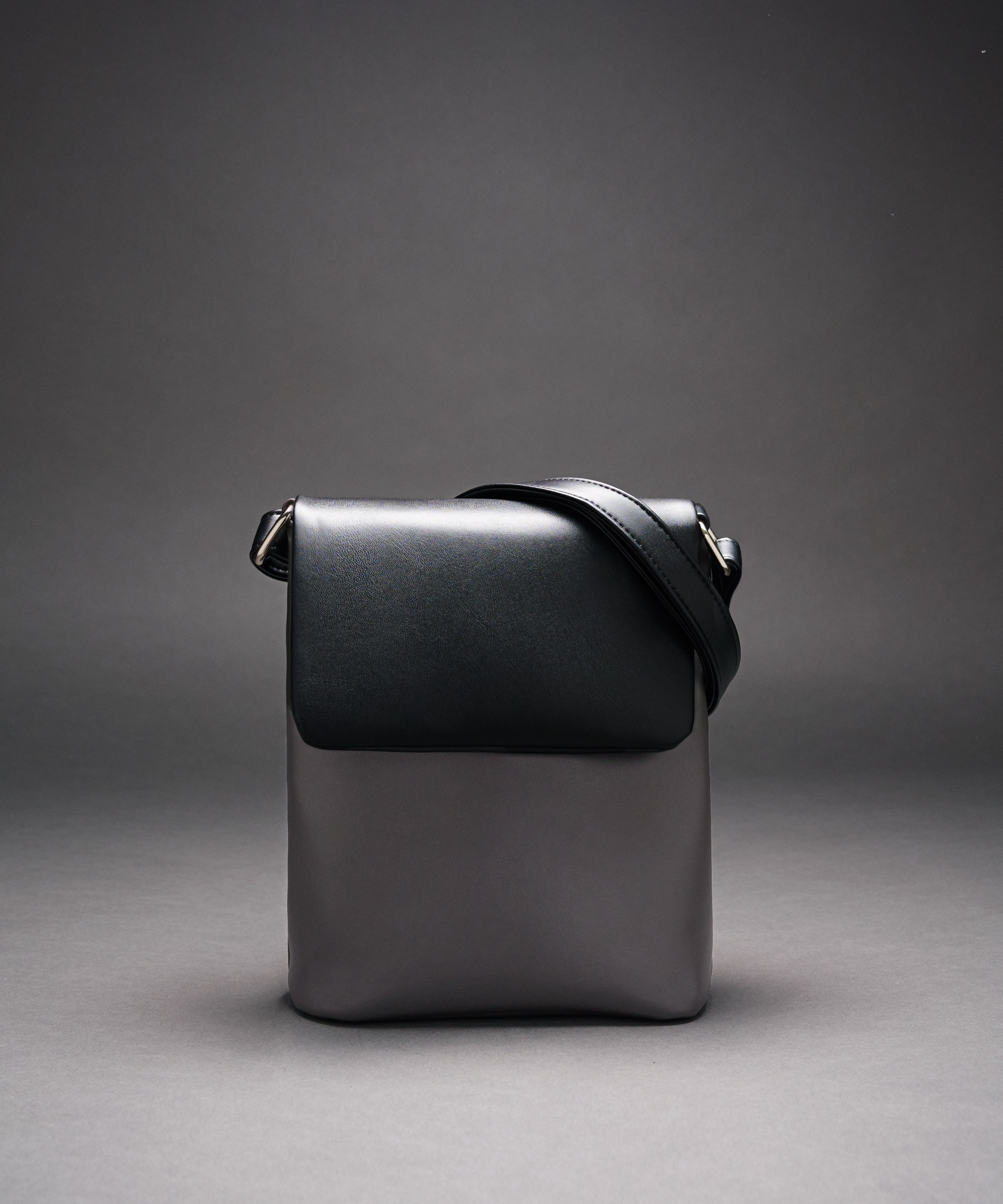 【WEB限定 先行予約受付中】LEATHER SHOULDER MINI BAG