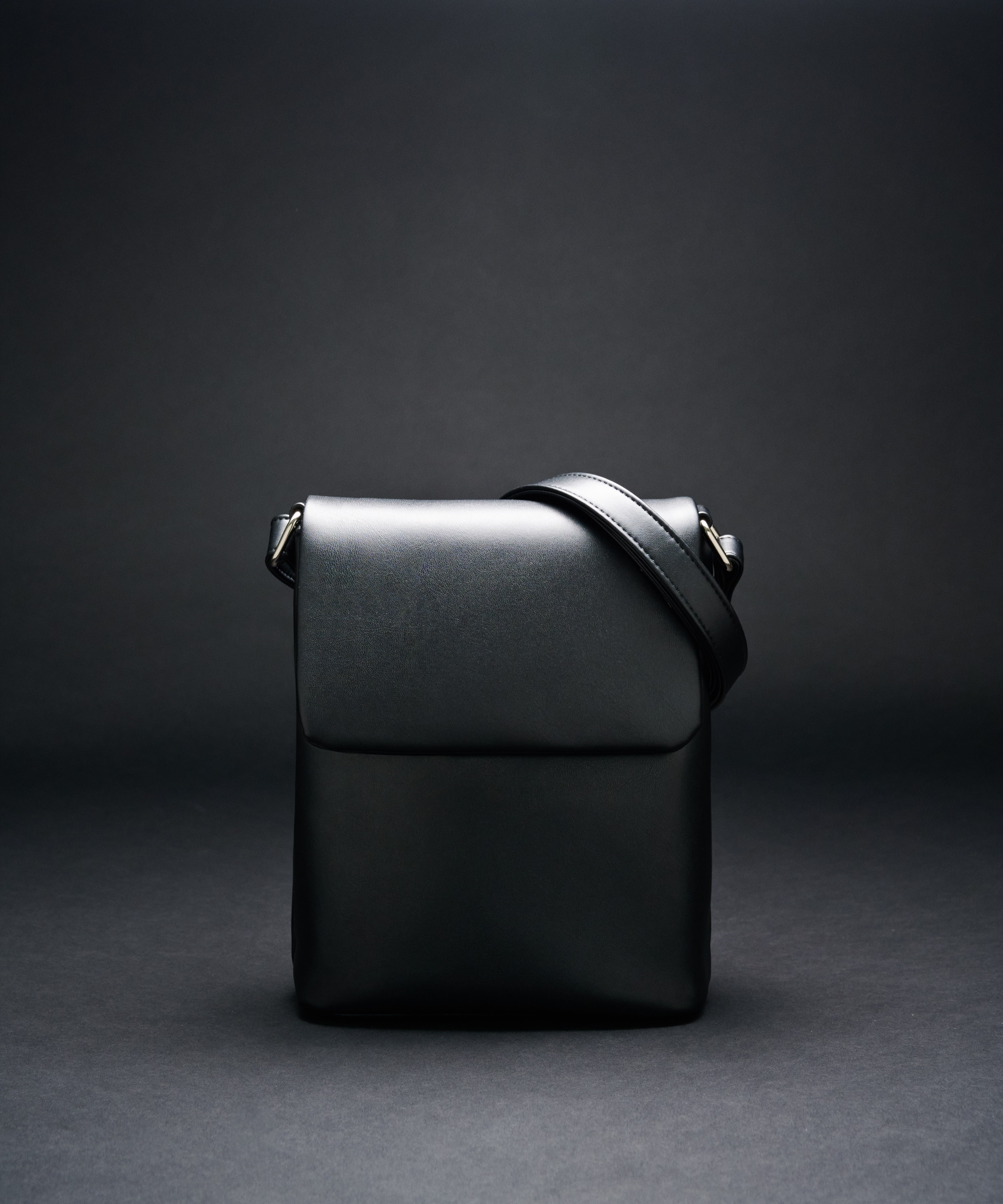 【WEB限定 先行予約受付中】LEATHER SHOULDER MINI BAG