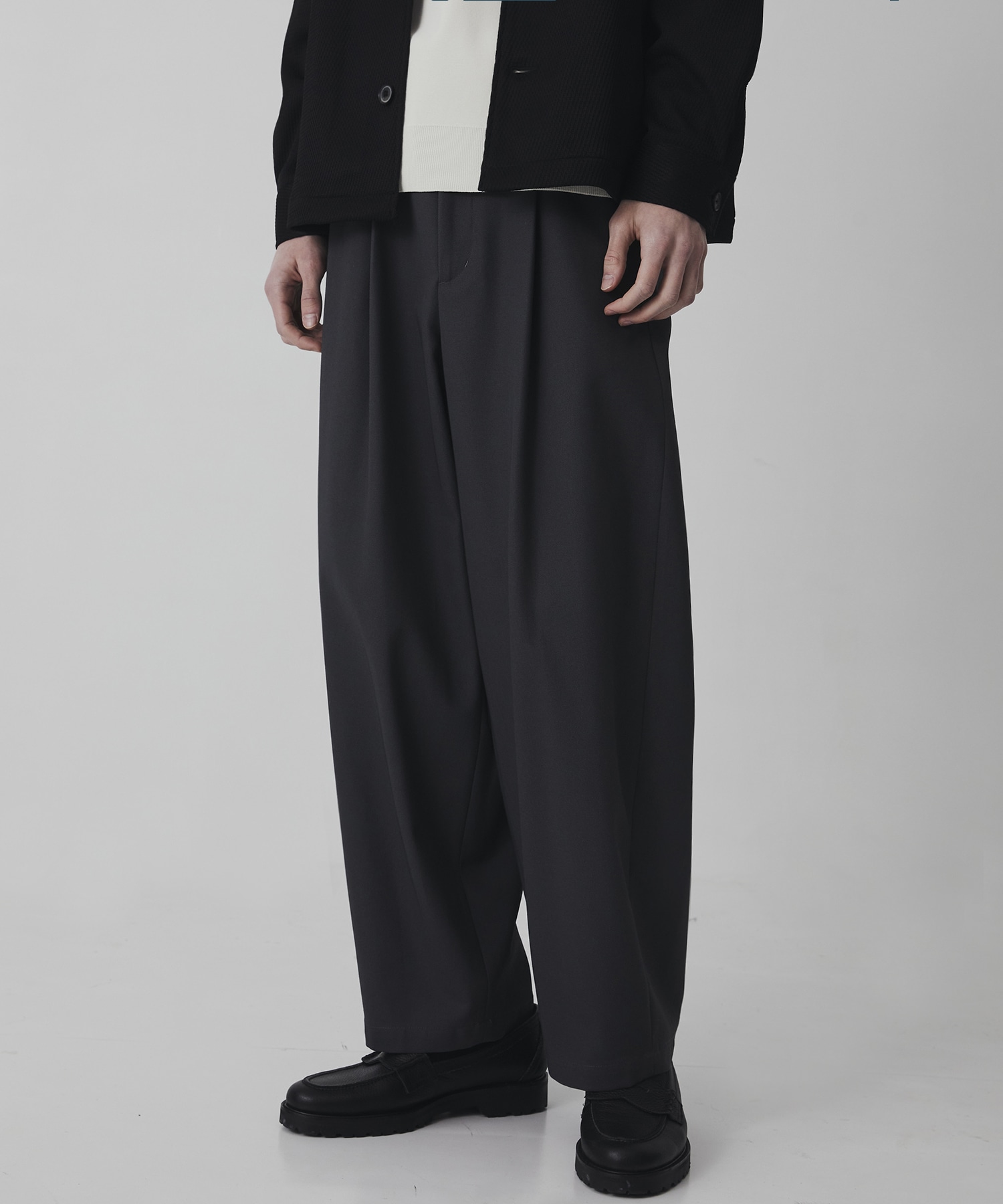 ハイツイスト バレルチノパンツ