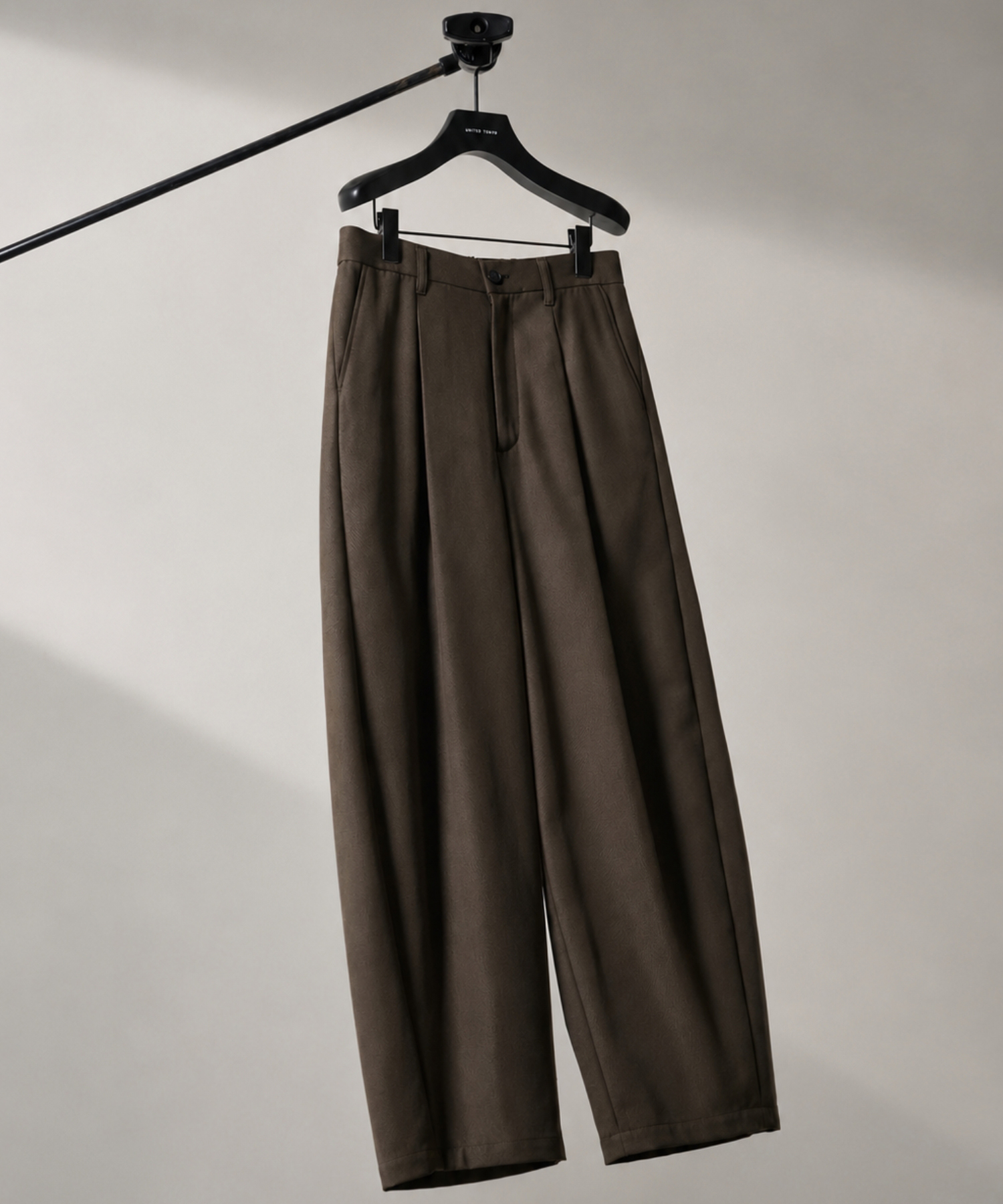 〈新色〉ハイツイスト バレルチノパンツ