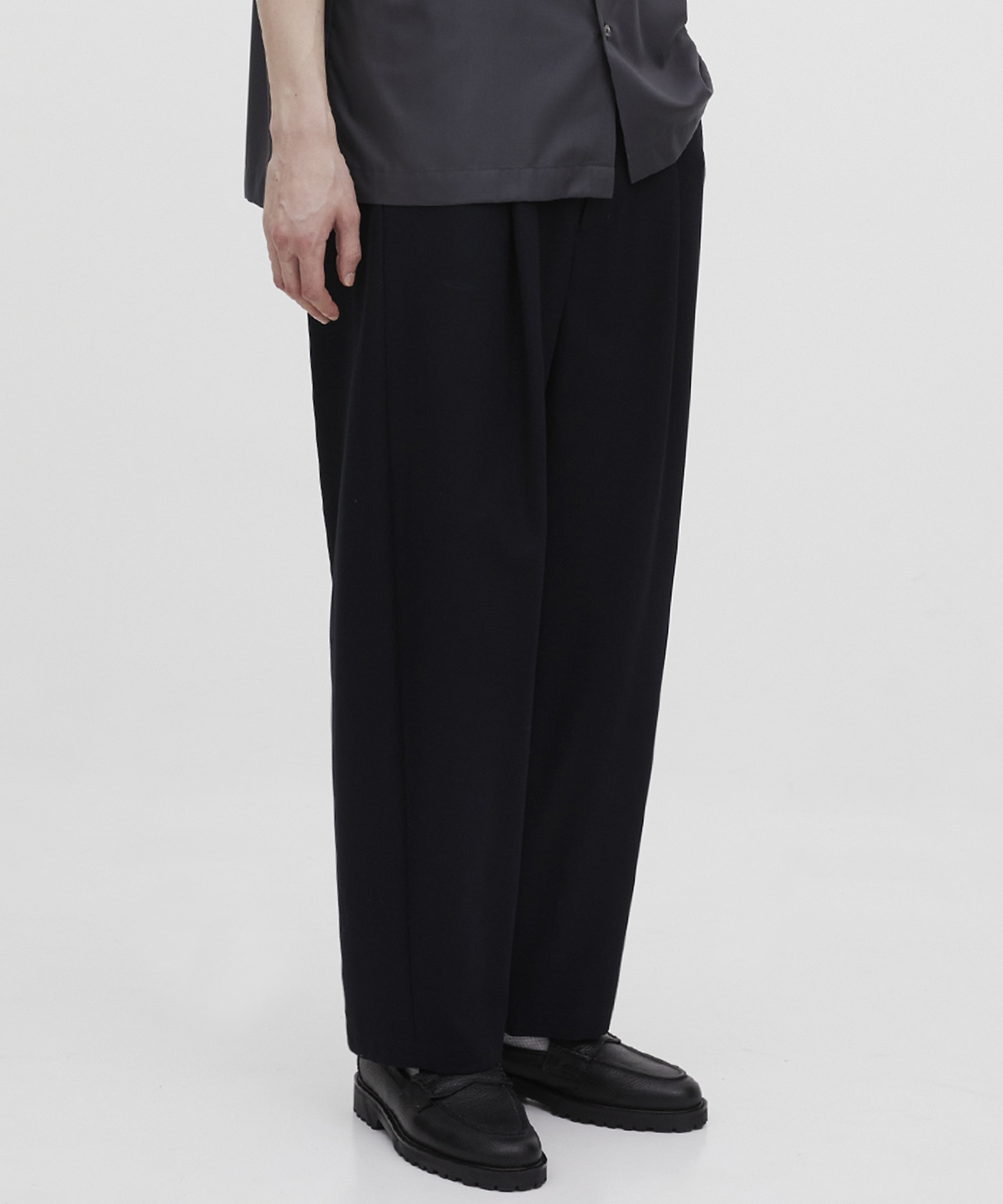ハイツイスト バレルチノパンツ