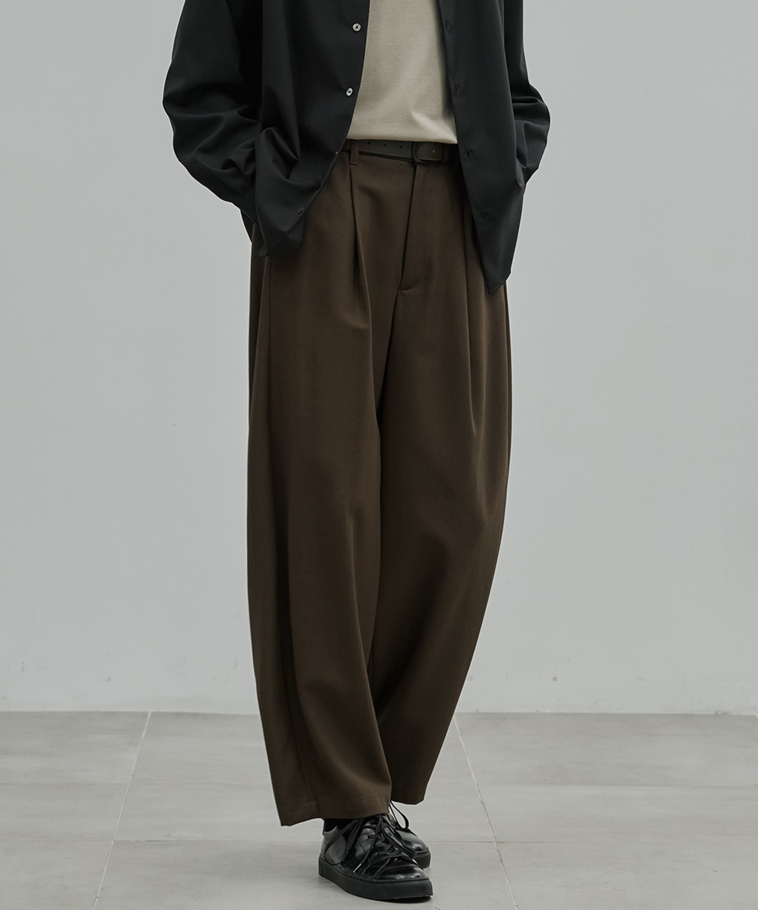ハイツイスト バレルチノパンツ