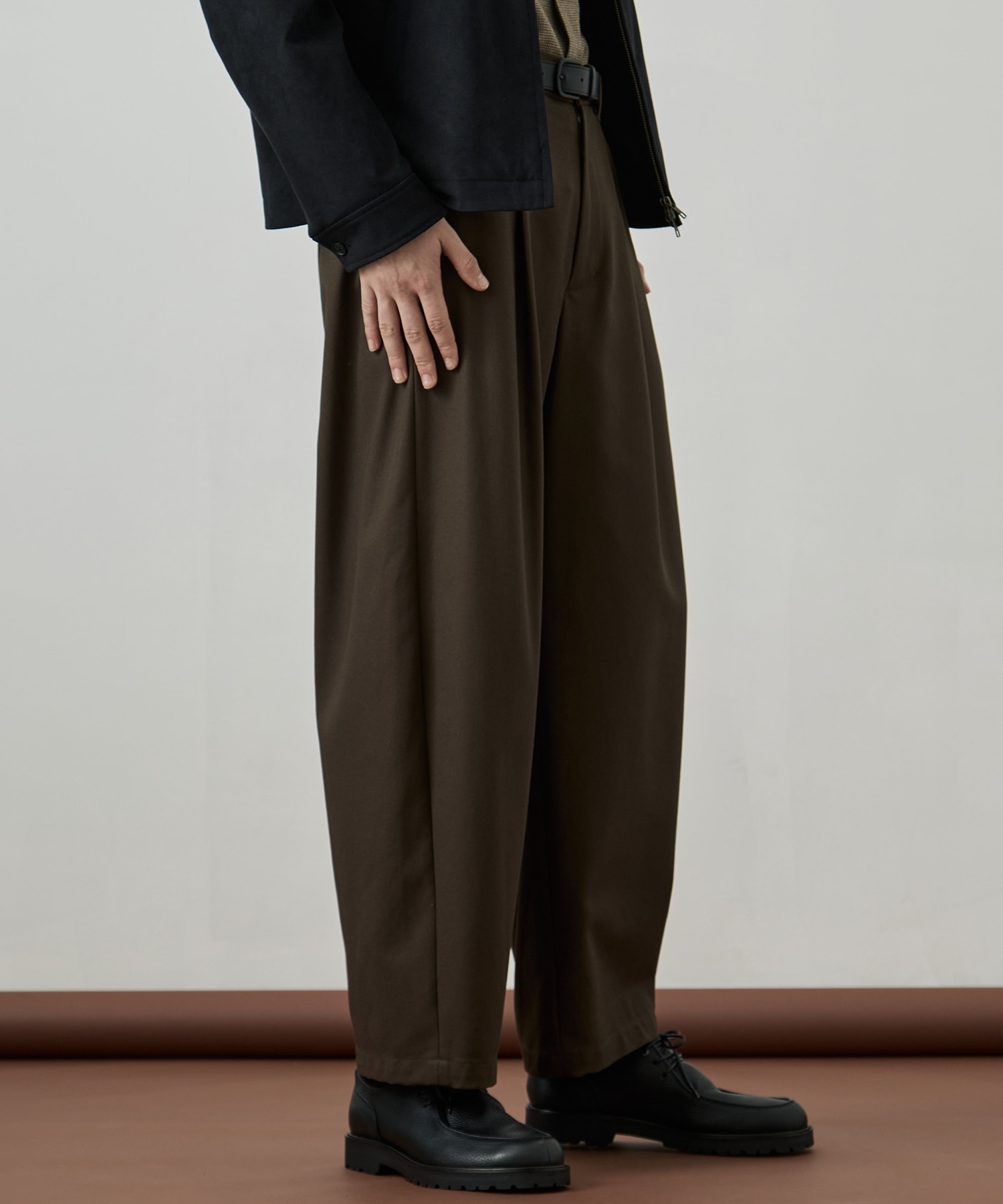 ハイツイスト バレルチノパンツ